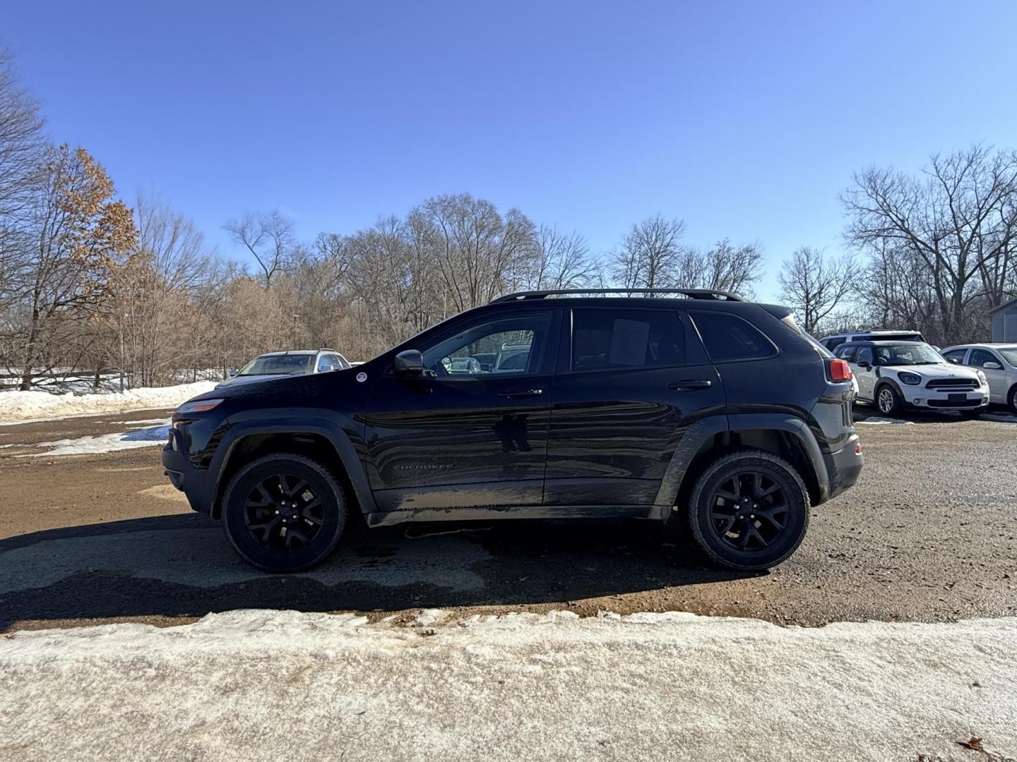2017 Jeep Cherokee Trailhawk 4WD (1C4PJMBS6HW) with an 3.2L V6 DOHC 24V engine, 9A transmission, located at 17255 hwy 65 NE, Ham Lake, MN, 55304, 0.000000, 0.000000 - Photo#1