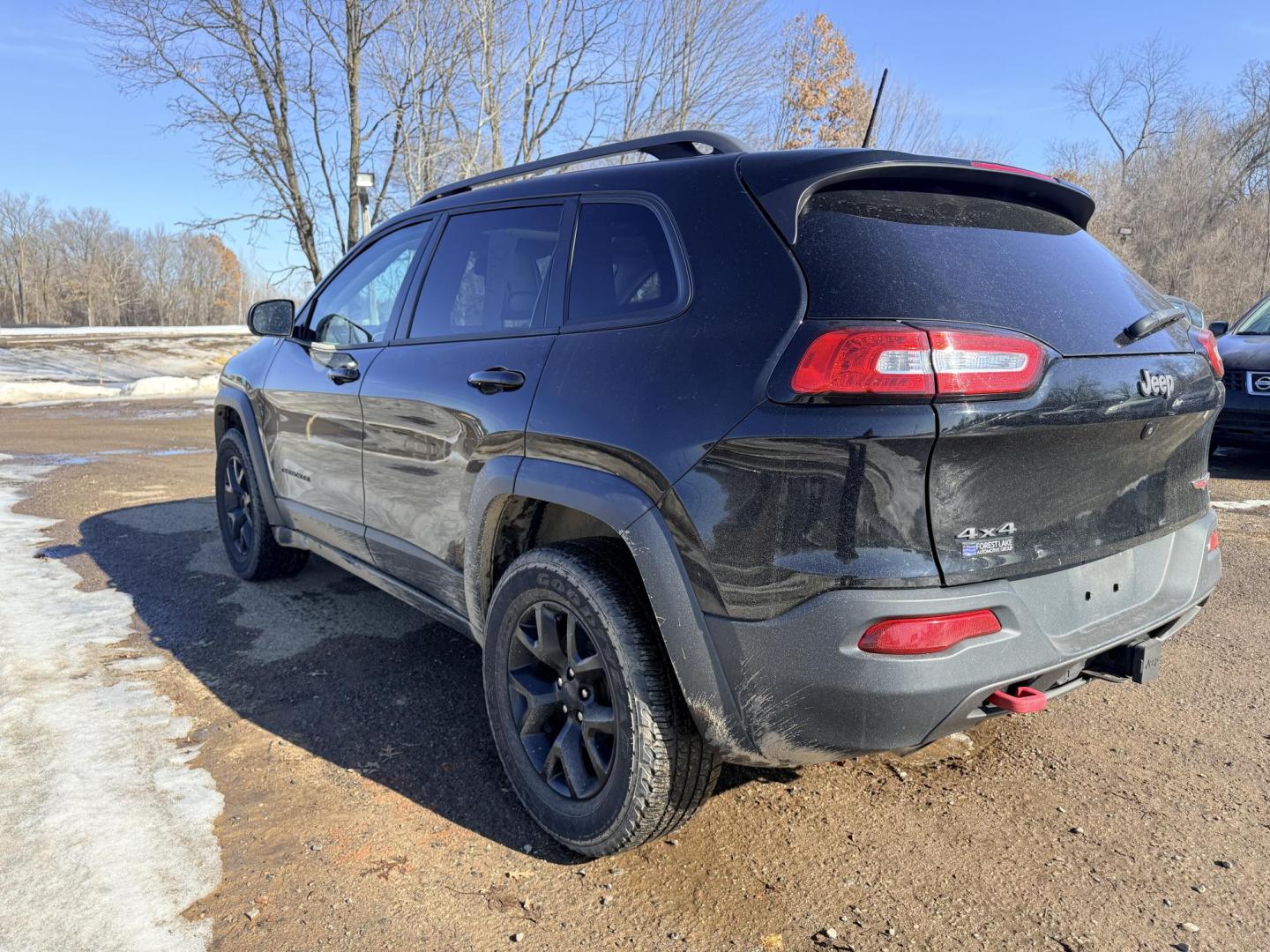 2017 Jeep Cherokee Trailhawk 4WD (1C4PJMBS6HW) with an 3.2L V6 DOHC 24V engine, 9A transmission, located at 17255 hwy 65 NE, Ham Lake, MN, 55304, 0.000000, 0.000000 - Photo#2