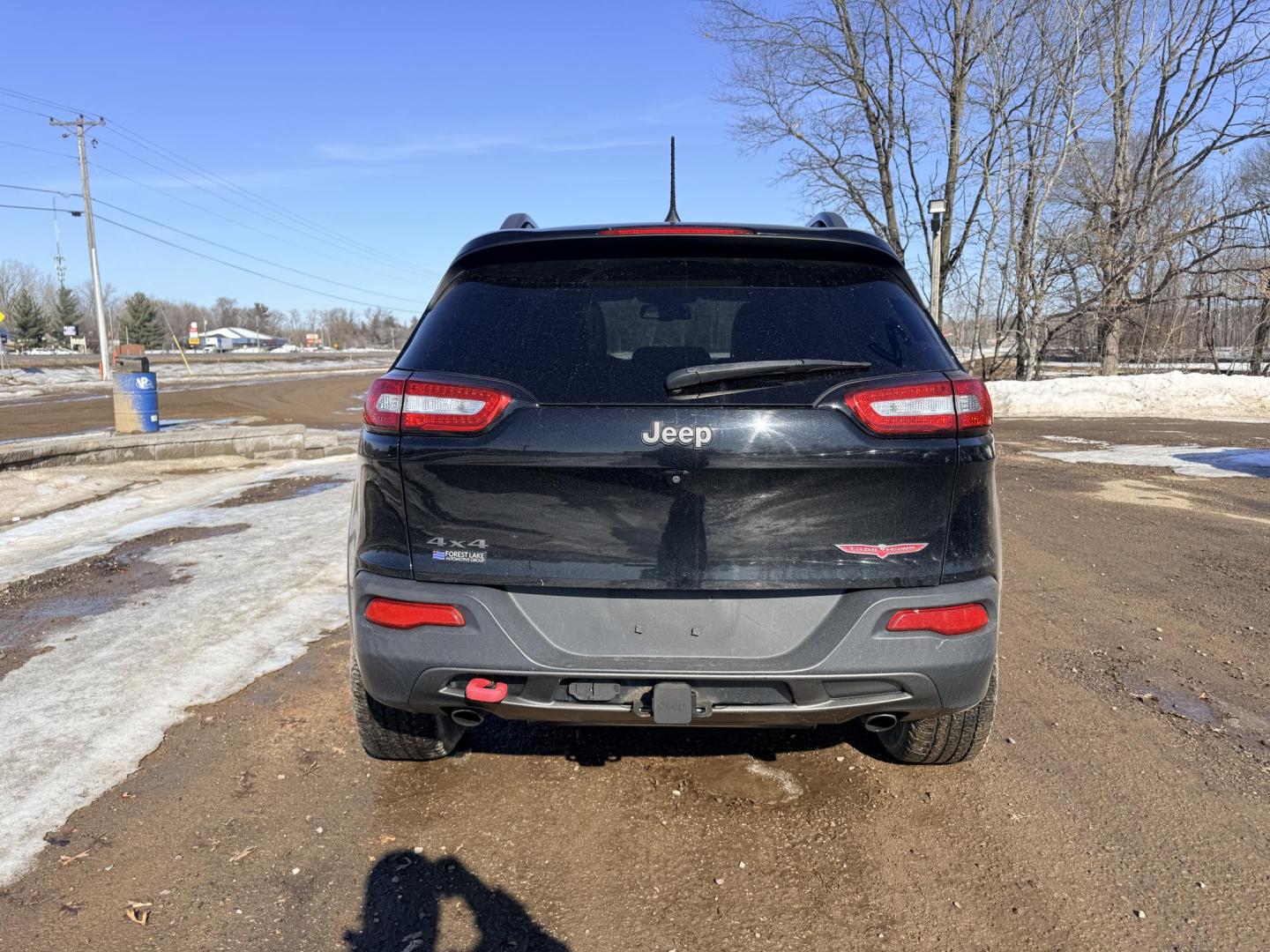2017 Jeep Cherokee Trailhawk 4WD (1C4PJMBS6HW) with an 3.2L V6 DOHC 24V engine, 9A transmission, located at 17255 hwy 65 NE, Ham Lake, MN, 55304, 0.000000, 0.000000 - Photo#3