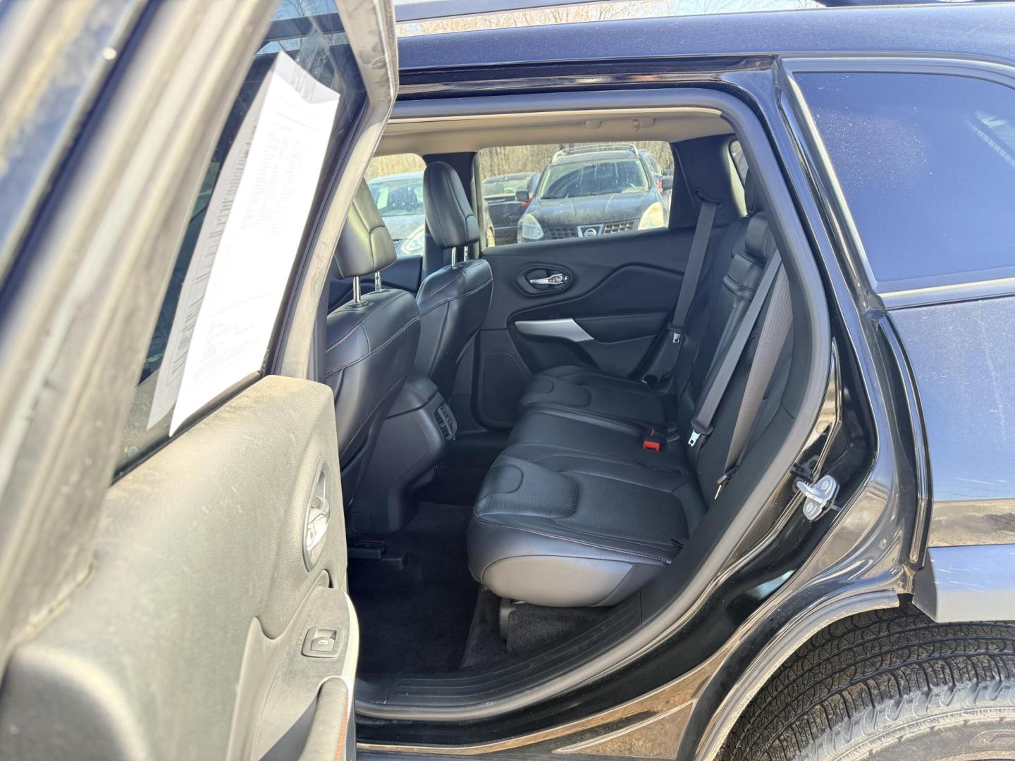 2017 Jeep Cherokee Trailhawk 4WD (1C4PJMBS6HW) with an 3.2L V6 DOHC 24V engine, 9A transmission, located at 17255 hwy 65 NE, Ham Lake, MN, 55304, 0.000000, 0.000000 - Photo#11