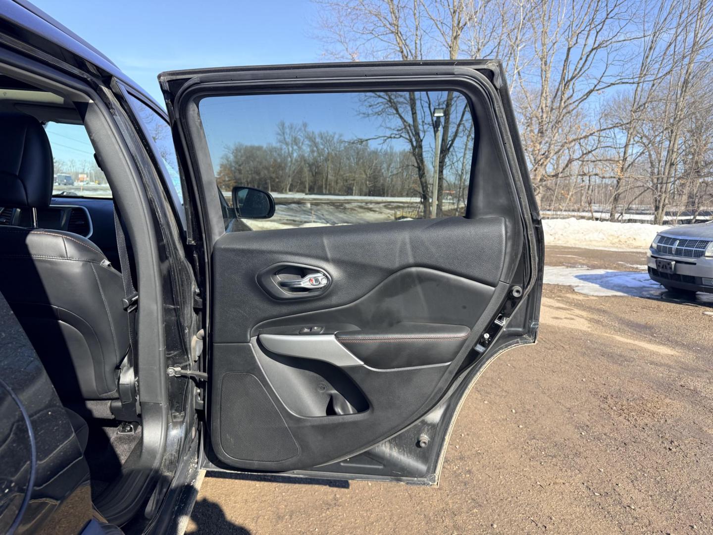 2017 Jeep Cherokee Trailhawk 4WD (1C4PJMBS6HW) with an 3.2L V6 DOHC 24V engine, 9A transmission, located at 17255 hwy 65 NE, Ham Lake, MN, 55304, 0.000000, 0.000000 - Photo#12