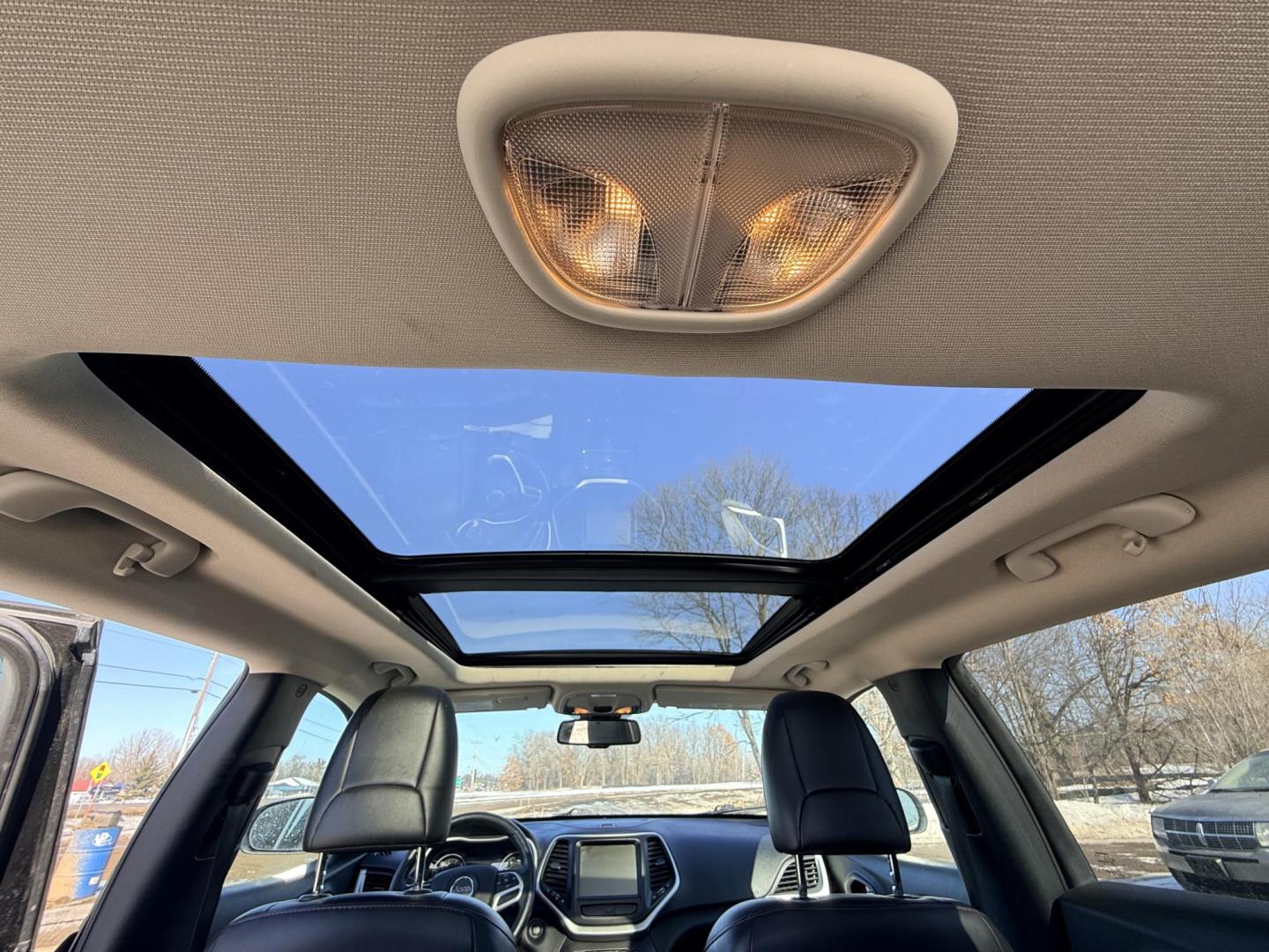 2017 Jeep Cherokee Trailhawk 4WD (1C4PJMBS6HW) with an 3.2L V6 DOHC 24V engine, 9A transmission, located at 17255 hwy 65 NE, Ham Lake, MN, 55304, 0.000000, 0.000000 - Photo#17