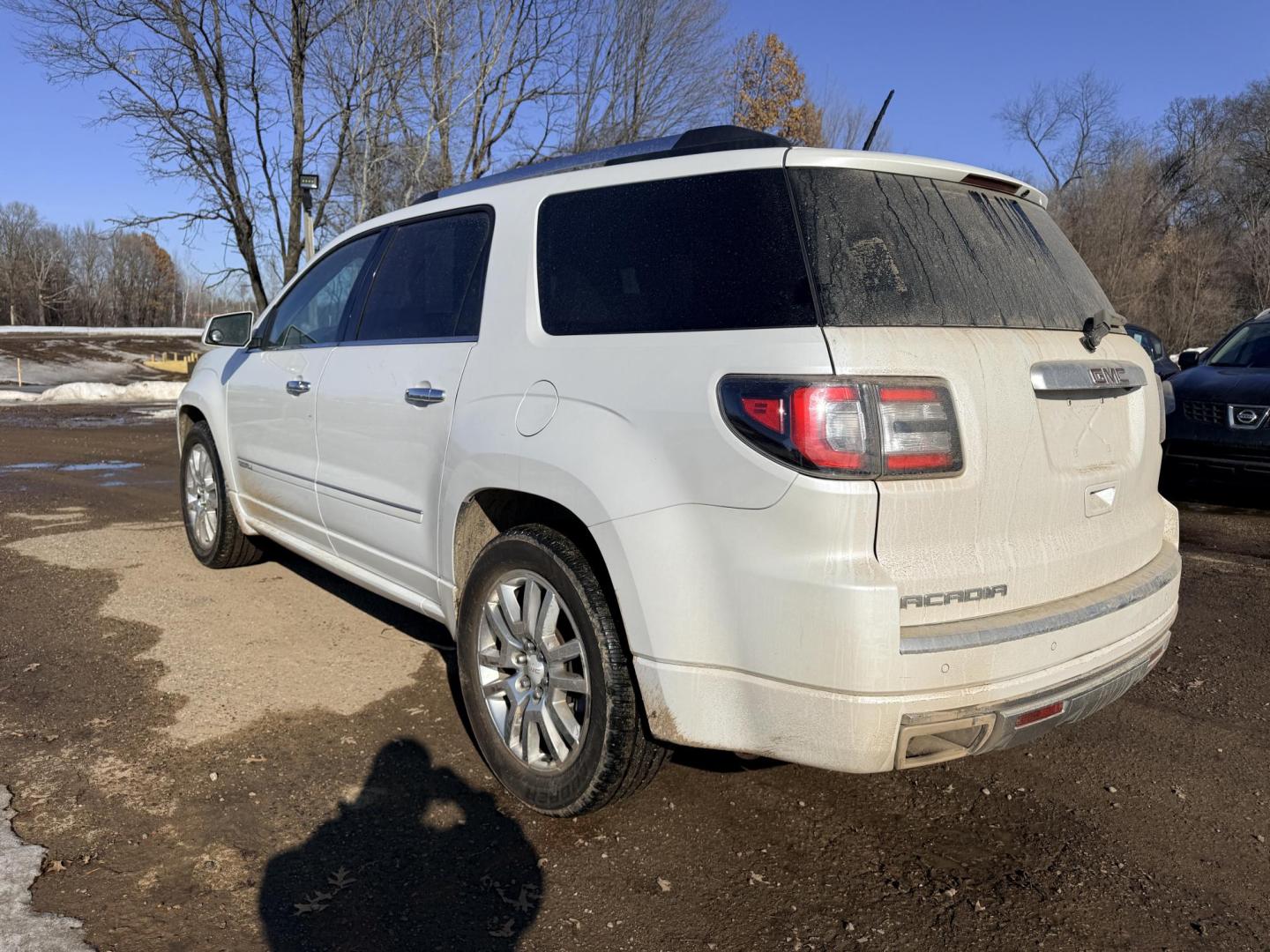 2016 GMC Acadia Denali FWD (1GKKRTKD2GJ) with an 3.6L V6 DOHC 24V engine, 6-Speed Automatic transmission, located at 17255 hwy 65 NE, Ham Lake, MN, 55304, 0.000000, 0.000000 - Photo#2