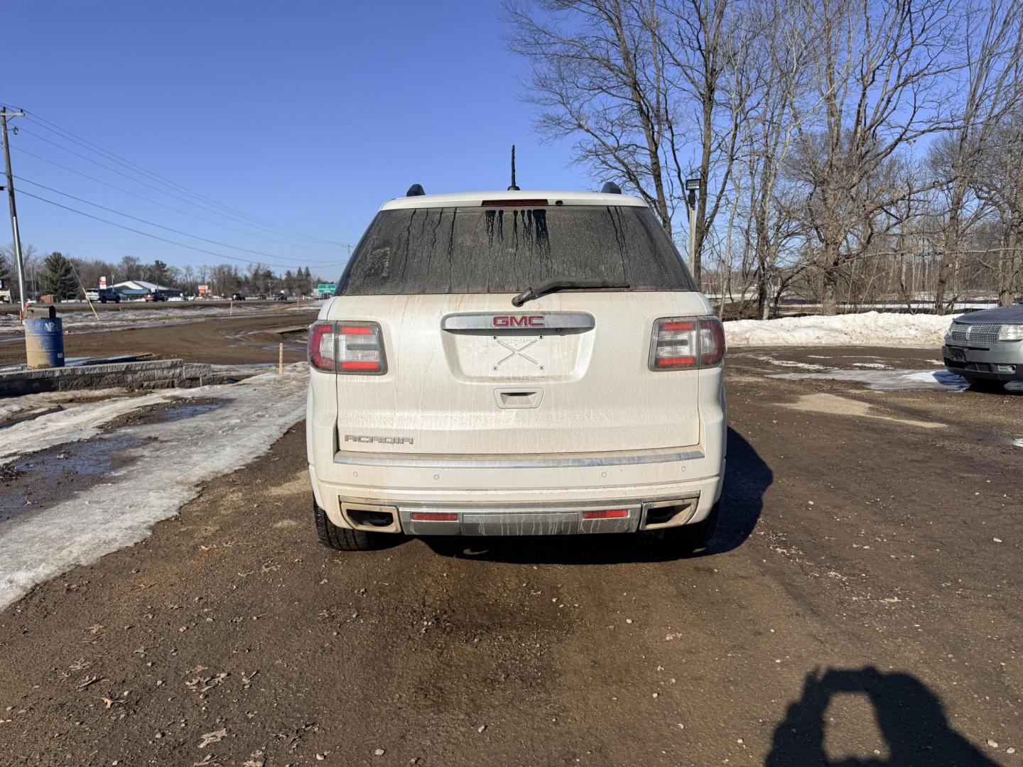 2016 GMC Acadia Denali FWD (1GKKRTKD2GJ) with an 3.6L V6 DOHC 24V engine, 6-Speed Automatic transmission, located at 17255 hwy 65 NE, Ham Lake, MN, 55304, 0.000000, 0.000000 - Photo#3