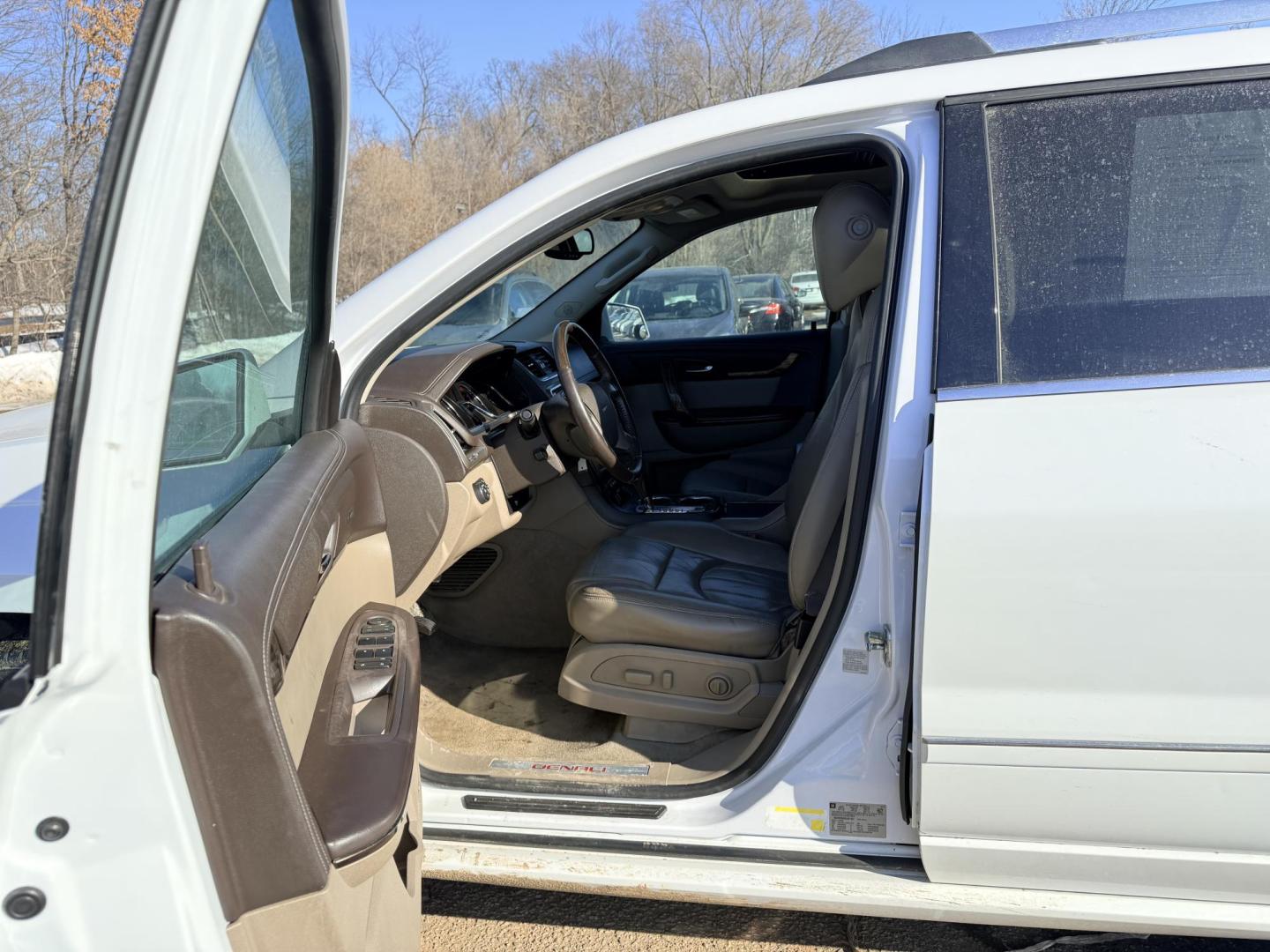 2016 GMC Acadia Denali FWD (1GKKRTKD2GJ) with an 3.6L V6 DOHC 24V engine, 6-Speed Automatic transmission, located at 17255 hwy 65 NE, Ham Lake, MN, 55304, 0.000000, 0.000000 - Photo#9