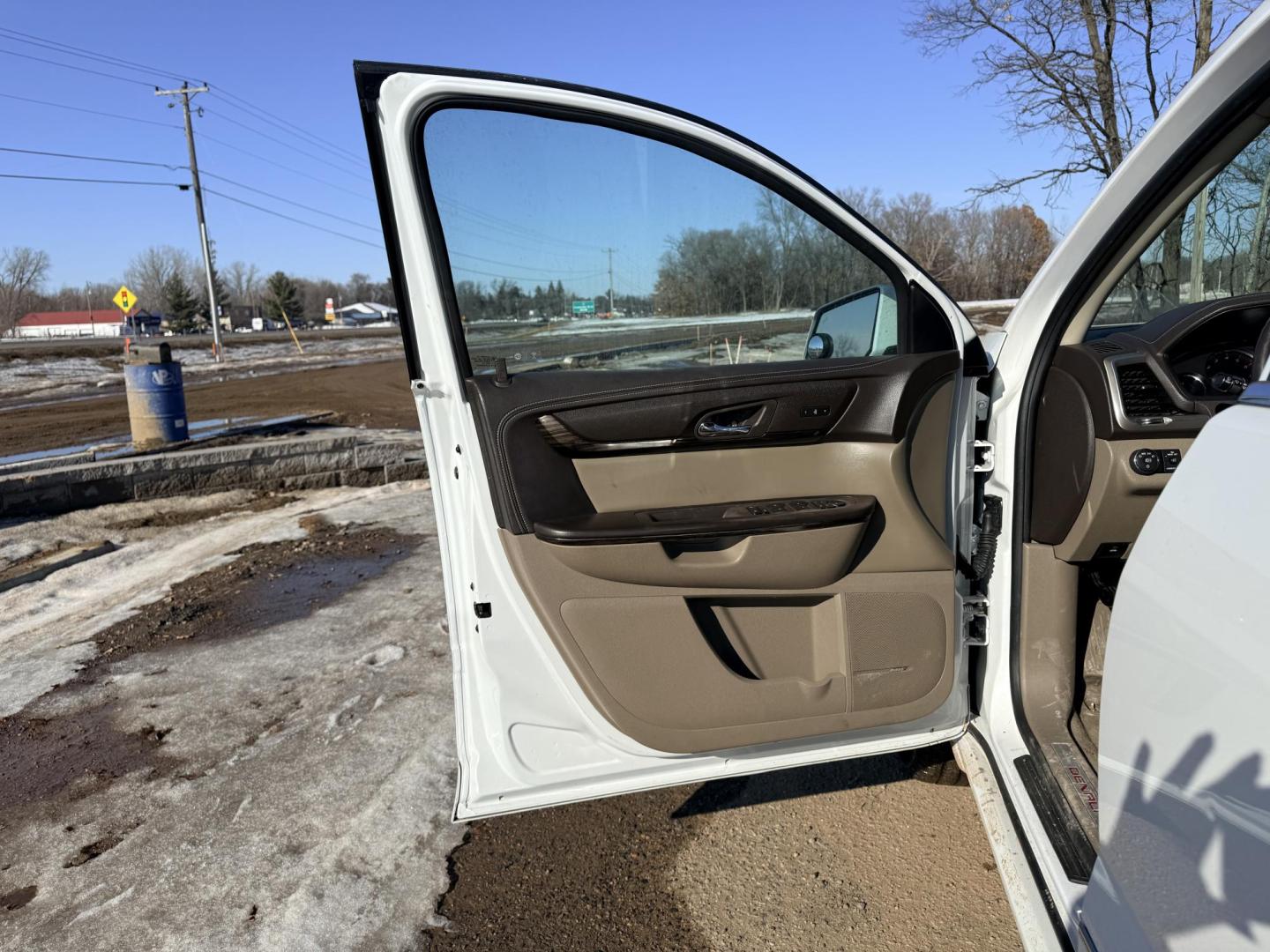 2016 GMC Acadia Denali FWD (1GKKRTKD2GJ) with an 3.6L V6 DOHC 24V engine, 6-Speed Automatic transmission, located at 17255 hwy 65 NE, Ham Lake, MN, 55304, 0.000000, 0.000000 - Photo#8