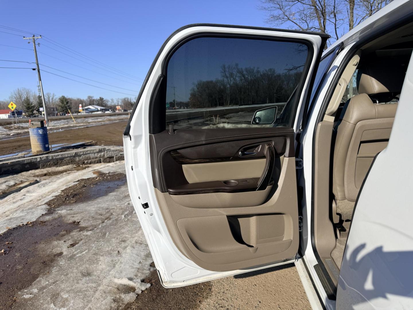 2016 GMC Acadia Denali FWD (1GKKRTKD2GJ) with an 3.6L V6 DOHC 24V engine, 6-Speed Automatic transmission, located at 17255 hwy 65 NE, Ham Lake, MN, 55304, 0.000000, 0.000000 - Photo#10