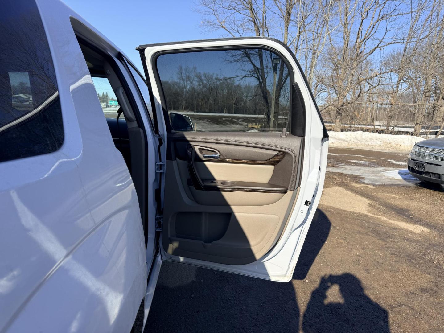 2016 GMC Acadia Denali FWD (1GKKRTKD2GJ) with an 3.6L V6 DOHC 24V engine, 6-Speed Automatic transmission, located at 17255 hwy 65 NE, Ham Lake, MN, 55304, 0.000000, 0.000000 - Photo#12