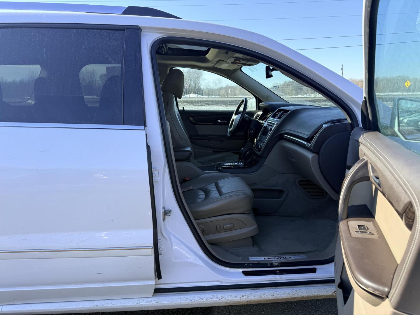 2016 GMC Acadia Denali FWD (1GKKRTKD2GJ) with an 3.6L V6 DOHC 24V engine, 6-Speed Automatic transmission, located at 17255 hwy 65 NE, Ham Lake, MN, 55304, 0.000000, 0.000000 - Photo#15