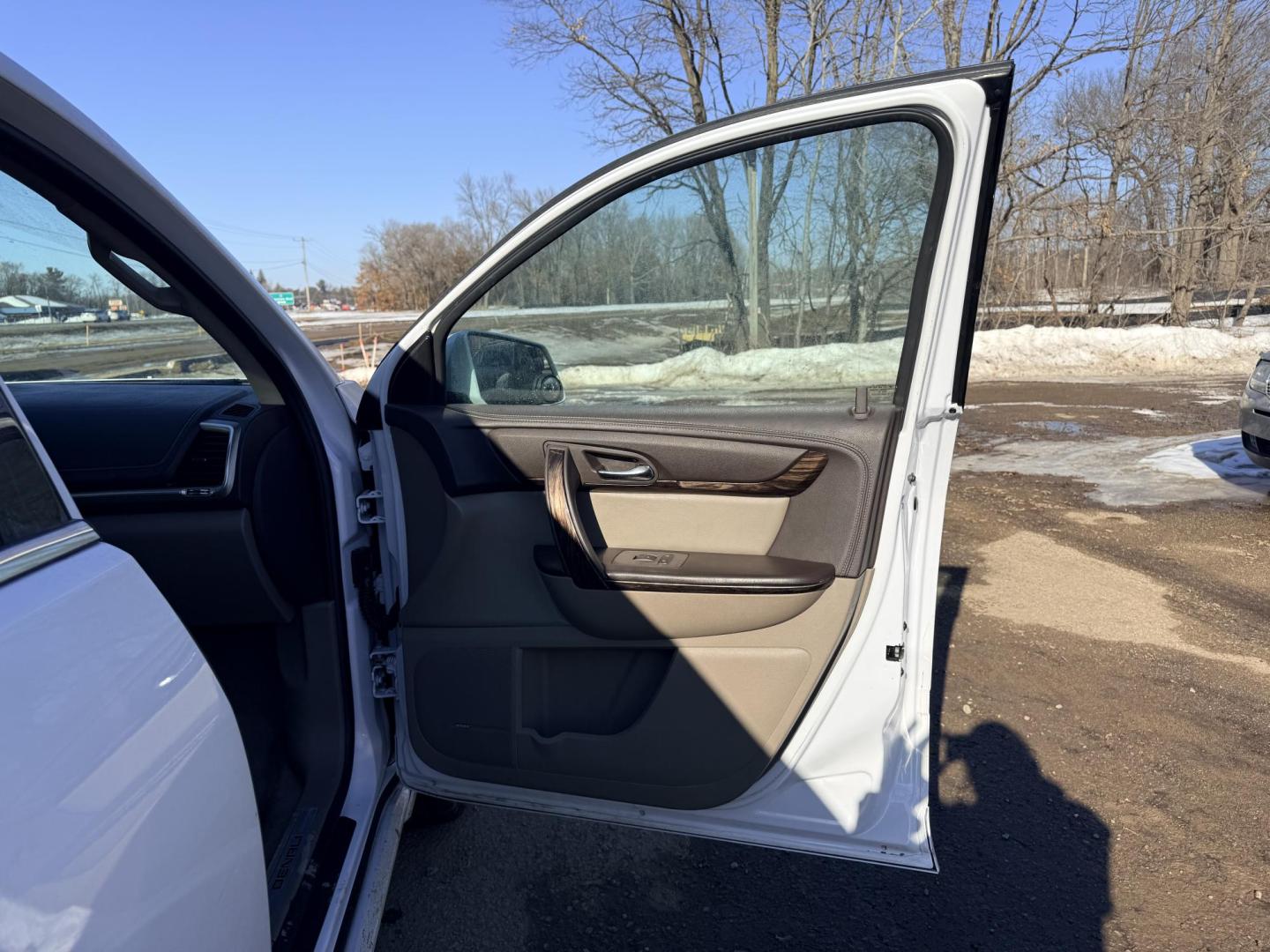 2016 GMC Acadia Denali FWD (1GKKRTKD2GJ) with an 3.6L V6 DOHC 24V engine, 6-Speed Automatic transmission, located at 17255 hwy 65 NE, Ham Lake, MN, 55304, 0.000000, 0.000000 - Photo#14