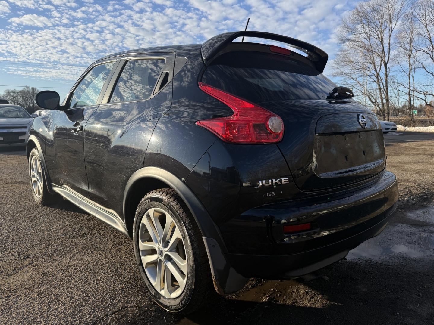 2011 Nissan Juke S AWD (JN8AF5MV2BT) with an 1.6L L4 DOHC 16V engine, CVT transmission, located at 17255 hwy 65 NE, Ham Lake, MN, 55304, 0.000000, 0.000000 - Photo#2