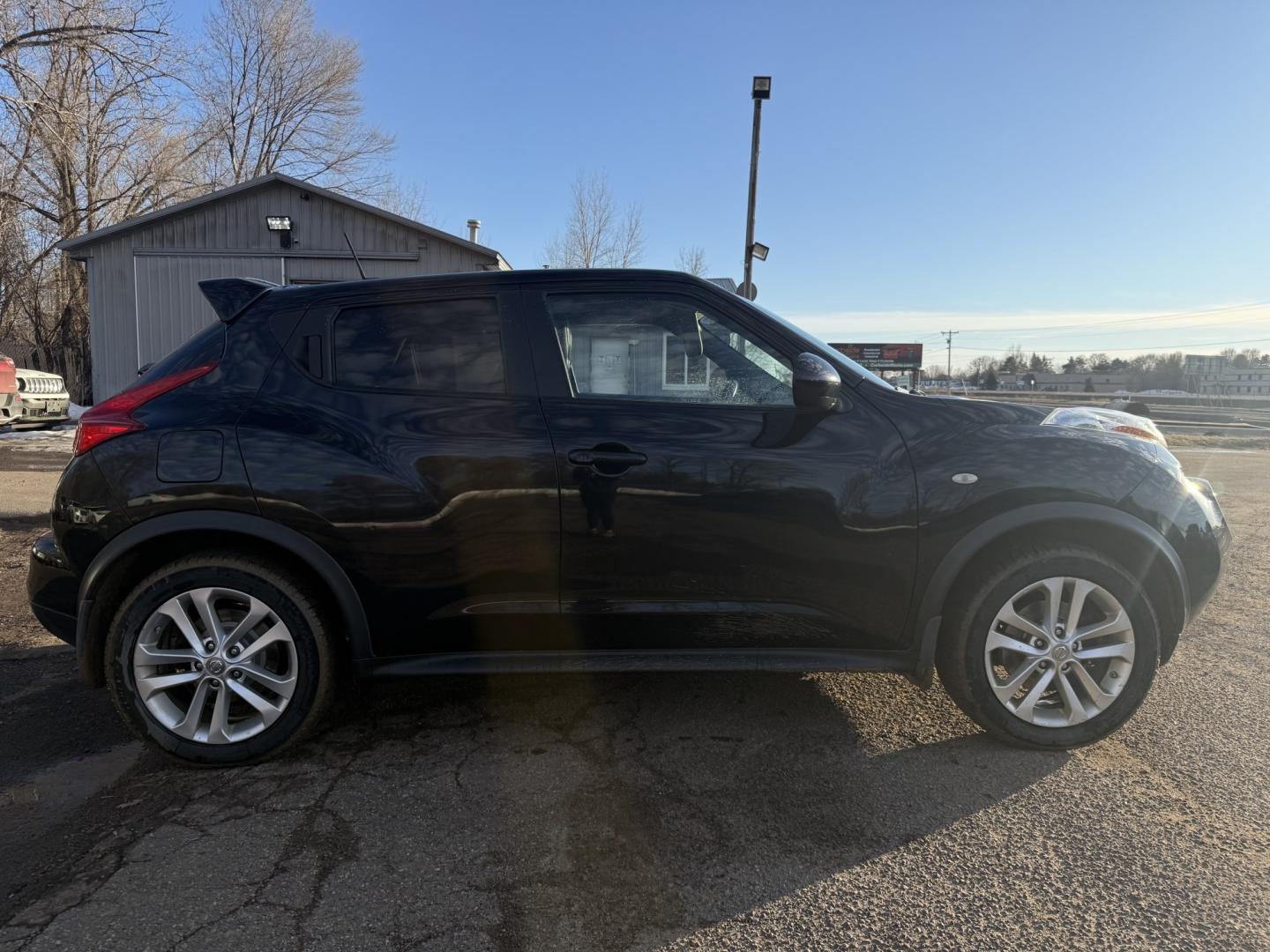 2011 Nissan Juke S AWD (JN8AF5MV2BT) with an 1.6L L4 DOHC 16V engine, CVT transmission, located at 17255 hwy 65 NE, Ham Lake, MN, 55304, 0.000000, 0.000000 - Photo#5