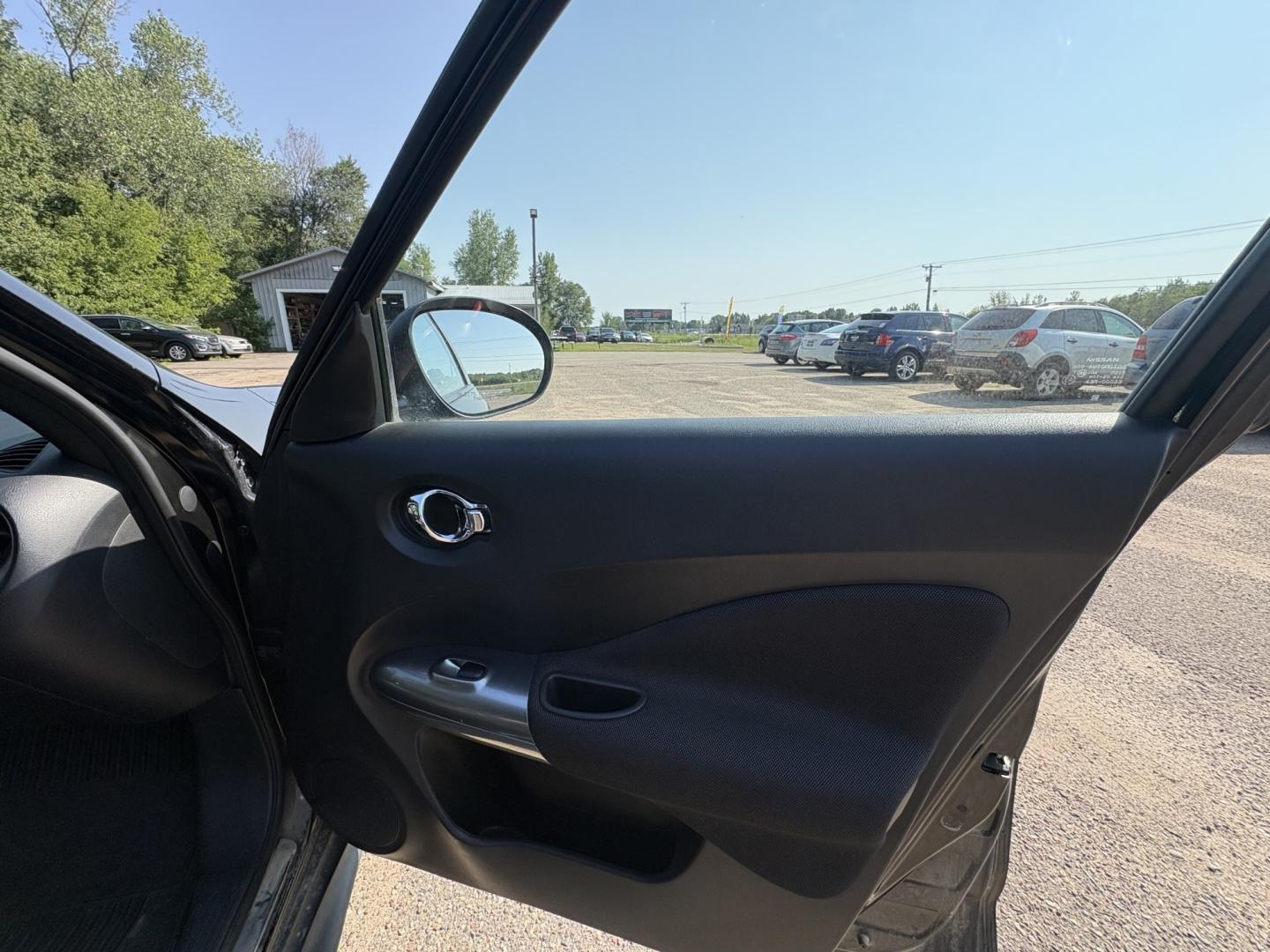 2011 Nissan Juke S AWD (JN8AF5MV2BT) with an 1.6L L4 DOHC 16V engine, CVT transmission, located at 17255 hwy 65 NE, Ham Lake, MN, 55304, 0.000000, 0.000000- Photo#14