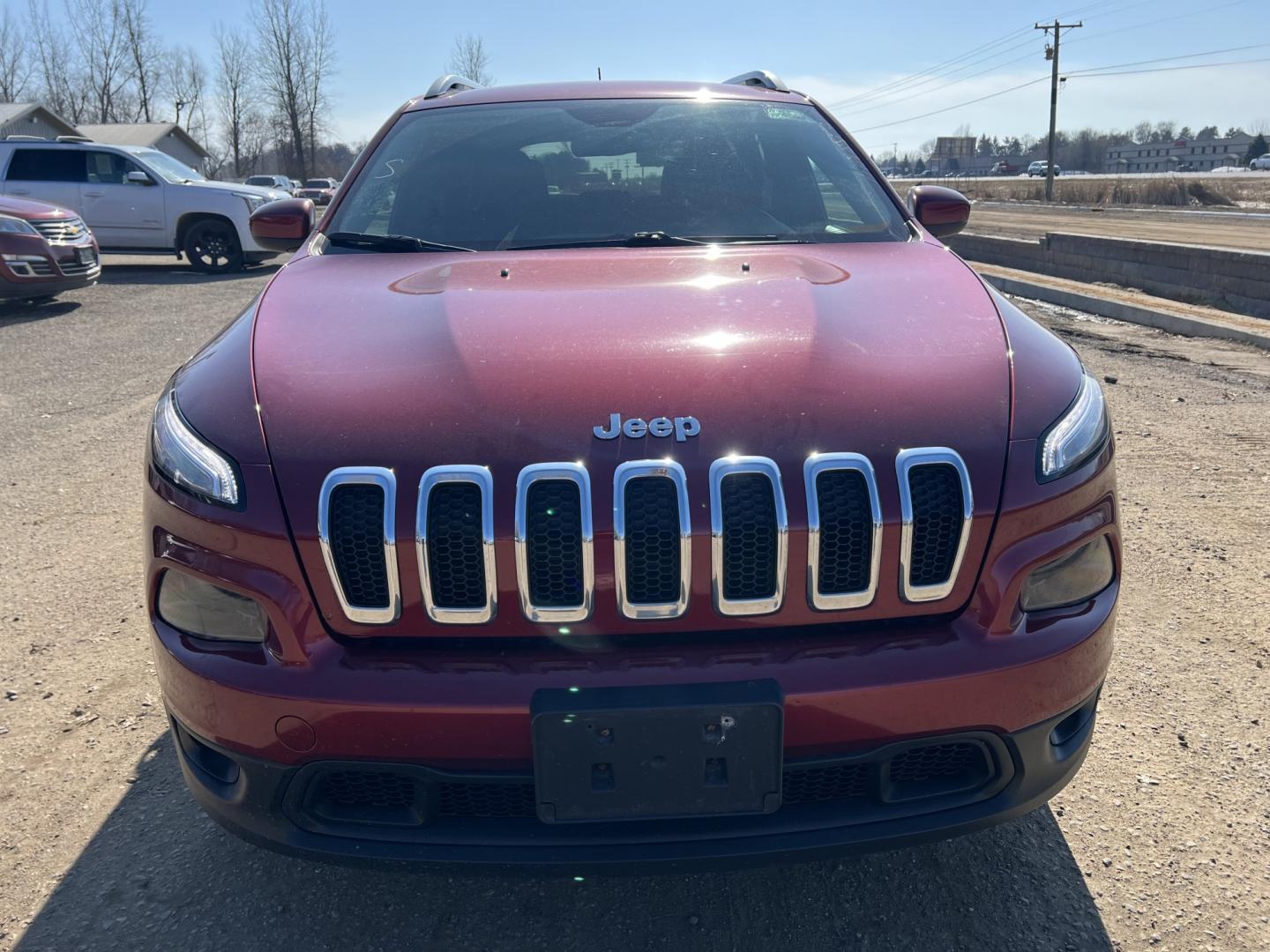 2015 Jeep Cherokee Latitude 4WD (1C4PJMCS7FW) with an 3.2L V6 DOHC 24V engine, 9-Speed Automatic transmission, located at 17255 hwy 65 NE, Ham Lake, MN, 55304, 0.000000, 0.000000 - Photo#1