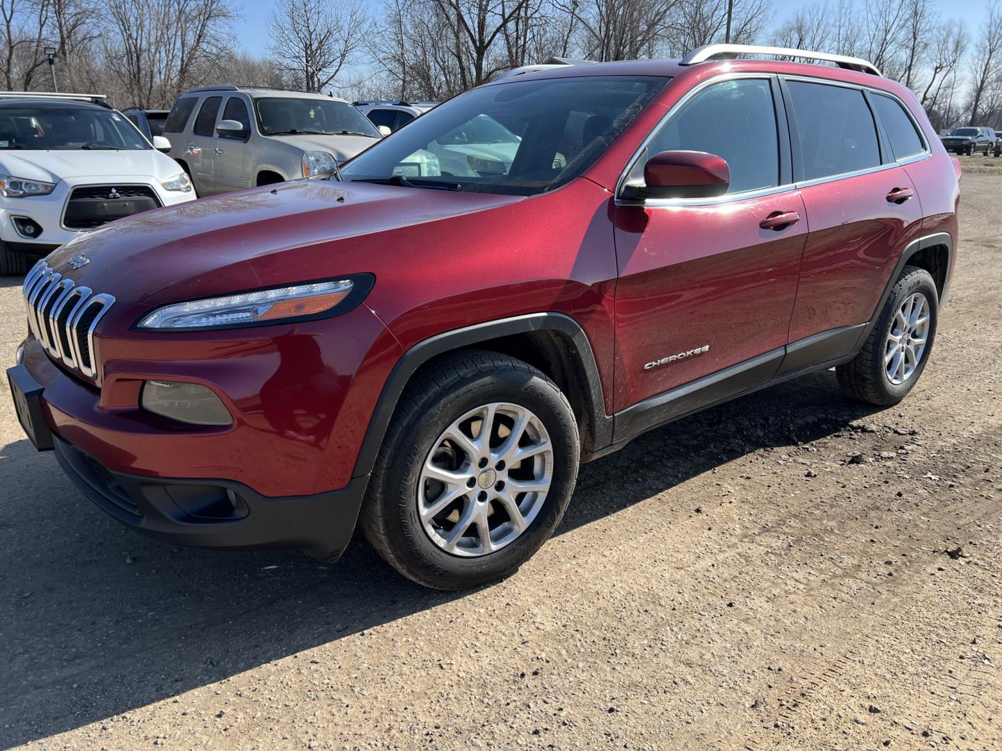 2015 Jeep Cherokee Latitude 4WD (1C4PJMCS7FW) with an 3.2L V6 DOHC 24V engine, 9-Speed Automatic transmission, located at 17255 hwy 65 NE, Ham Lake, MN, 55304, 0.000000, 0.000000 - Photo#0