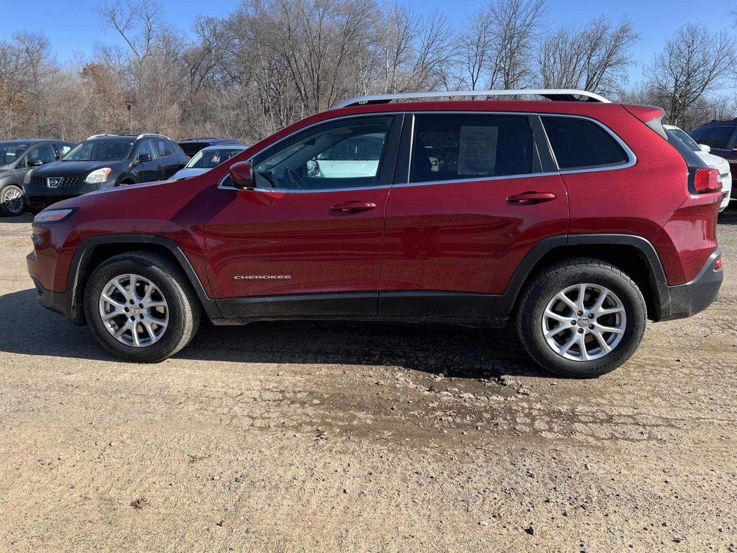 2015 Jeep Cherokee Latitude 4WD (1C4PJMCS7FW) with an 3.2L V6 DOHC 24V engine, 9-Speed Automatic transmission, located at 17255 hwy 65 NE, Ham Lake, MN, 55304, 0.000000, 0.000000 - Photo#7