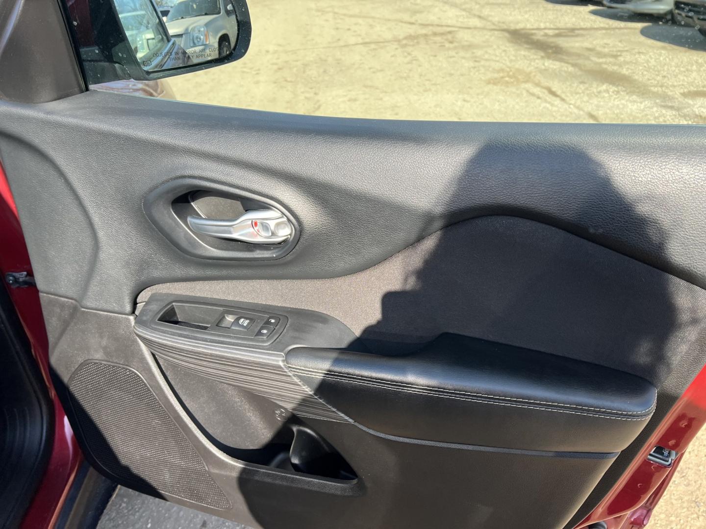 2015 Jeep Cherokee Latitude 4WD (1C4PJMCS7FW) with an 3.2L V6 DOHC 24V engine, 9-Speed Automatic transmission, located at 17255 hwy 65 NE, Ham Lake, MN, 55304, 0.000000, 0.000000 - Photo#12