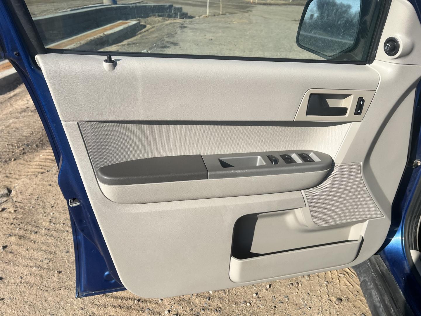 2008 Ford Escape XLT 4WD V6 (1FMCU93188K) with an 3.0L V6 DOHC 24V engine, 4-Speed Automatic Overdrive transmission, located at 17255 hwy 65 NE, Ham Lake, MN, 55304, 0.000000, 0.000000 - Photo#8