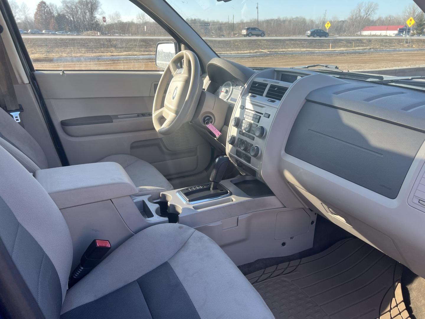 2008 Ford Escape XLT 4WD V6 (1FMCU93188K) with an 3.0L V6 DOHC 24V engine, 4-Speed Automatic Overdrive transmission, located at 17255 hwy 65 NE, Ham Lake, MN, 55304, 0.000000, 0.000000 - Photo#15