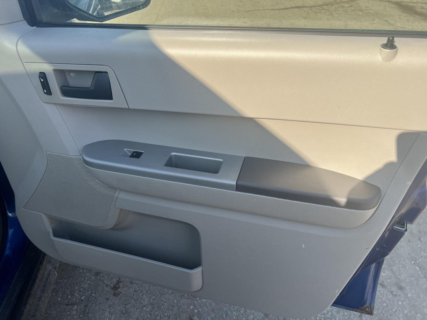 2008 Ford Escape XLT 4WD V6 (1FMCU93188K) with an 3.0L V6 DOHC 24V engine, 4-Speed Automatic Overdrive transmission, located at 17255 hwy 65 NE, Ham Lake, MN, 55304, 0.000000, 0.000000 - Photo#14