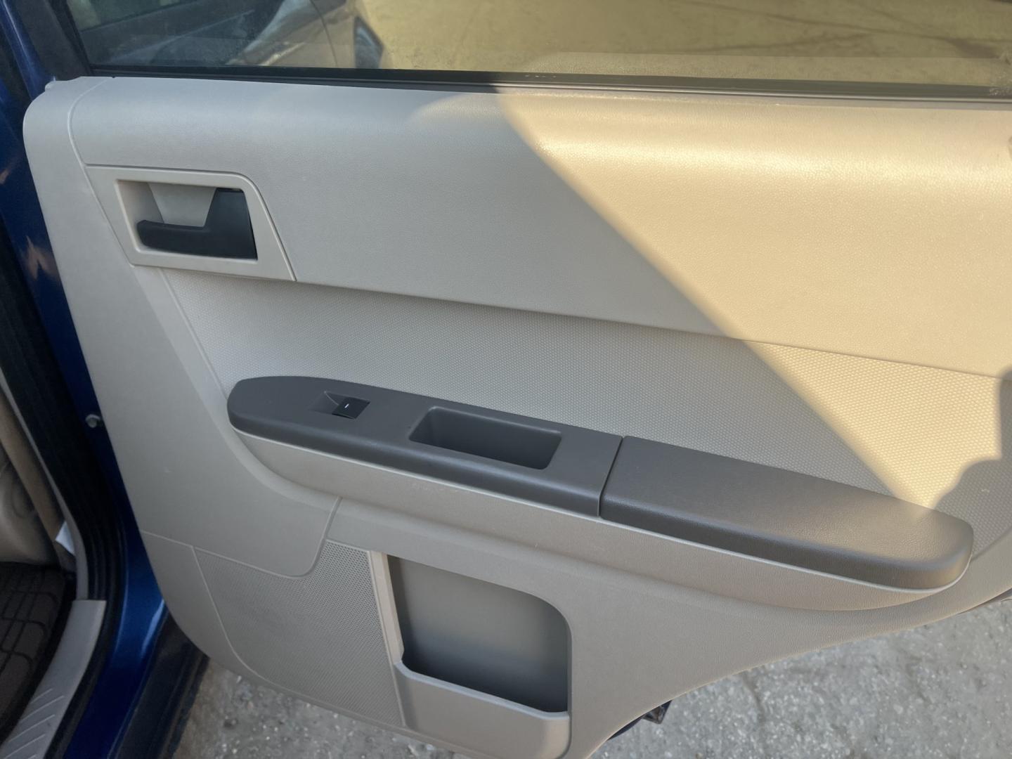 2008 Ford Escape XLT 4WD V6 (1FMCU93188K) with an 3.0L V6 DOHC 24V engine, 4-Speed Automatic Overdrive transmission, located at 17255 hwy 65 NE, Ham Lake, MN, 55304, 0.000000, 0.000000 - Photo#17