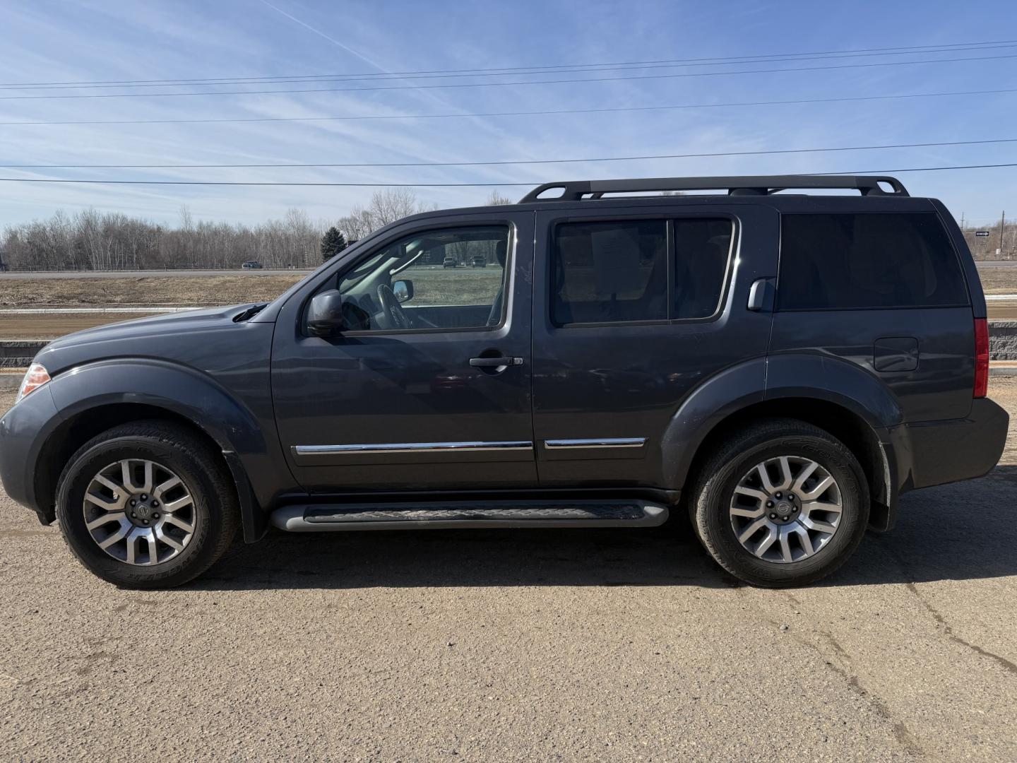 2012 Nissan Pathfinder LE 4WD (5N1AR1NB0CC) with an 4.0L V6 DOHC 24V engine, 5-Speed Automatic transmission, located at 17255 hwy 65 NE, Ham Lake, MN, 55304, 0.000000, 0.000000 - Photo#1