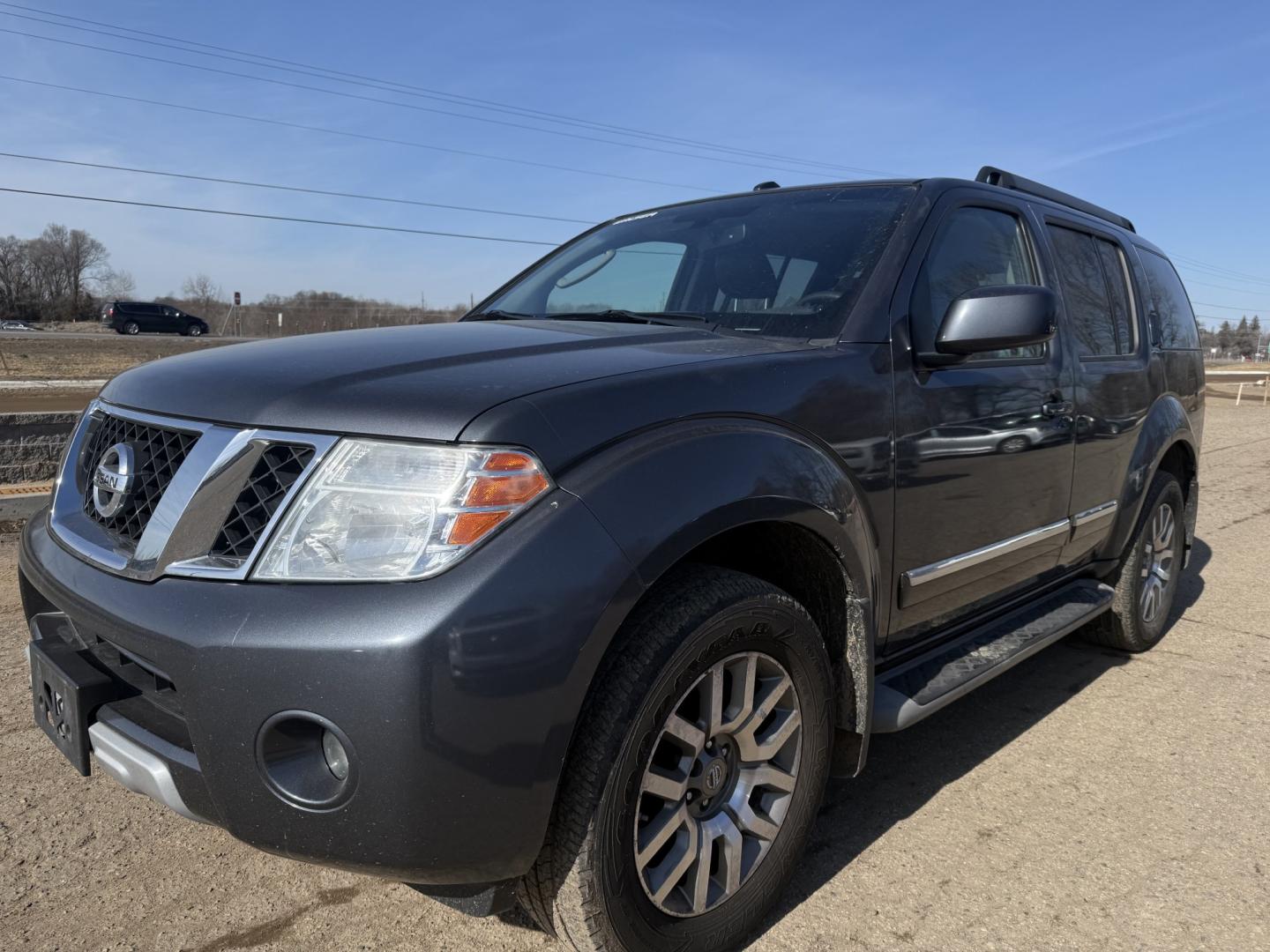2012 Nissan Pathfinder LE 4WD (5N1AR1NB0CC) with an 4.0L V6 DOHC 24V engine, 5-Speed Automatic transmission, located at 17255 hwy 65 NE, Ham Lake, MN, 55304, 0.000000, 0.000000 - Photo#0
