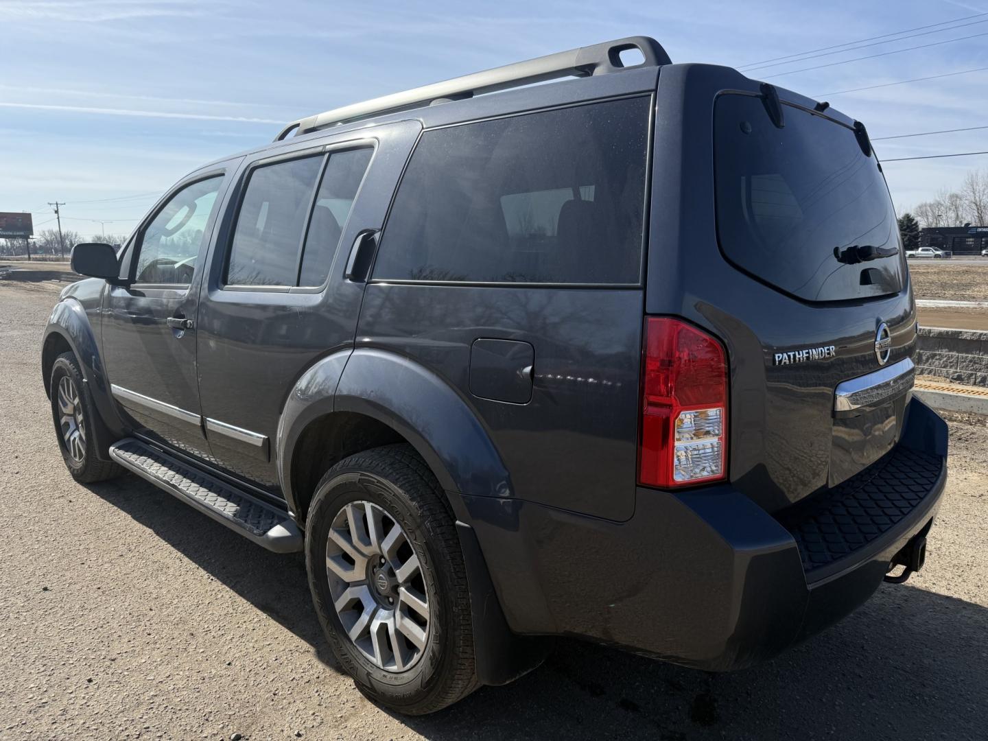 2012 Nissan Pathfinder LE 4WD (5N1AR1NB0CC) with an 4.0L V6 DOHC 24V engine, 5-Speed Automatic transmission, located at 17255 hwy 65 NE, Ham Lake, MN, 55304, 0.000000, 0.000000 - Photo#2