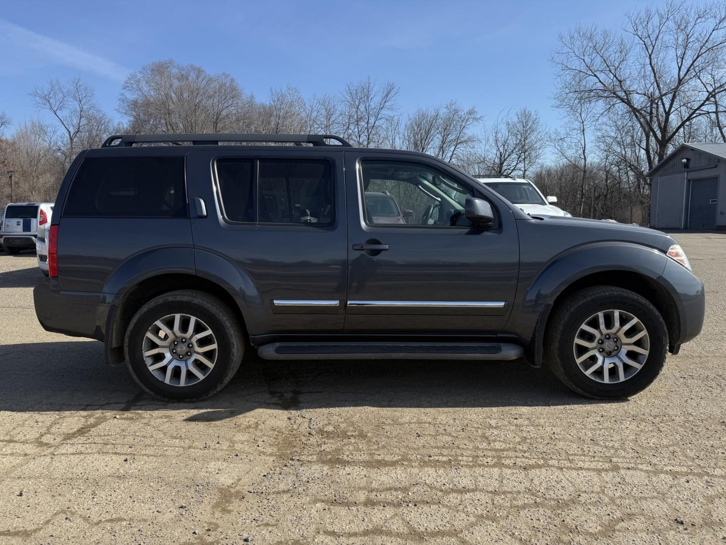 2012 Nissan Pathfinder LE 4WD (5N1AR1NB0CC) with an 4.0L V6 DOHC 24V engine, 5-Speed Automatic transmission, located at 17255 hwy 65 NE, Ham Lake, MN, 55304, 0.000000, 0.000000 - Photo#5