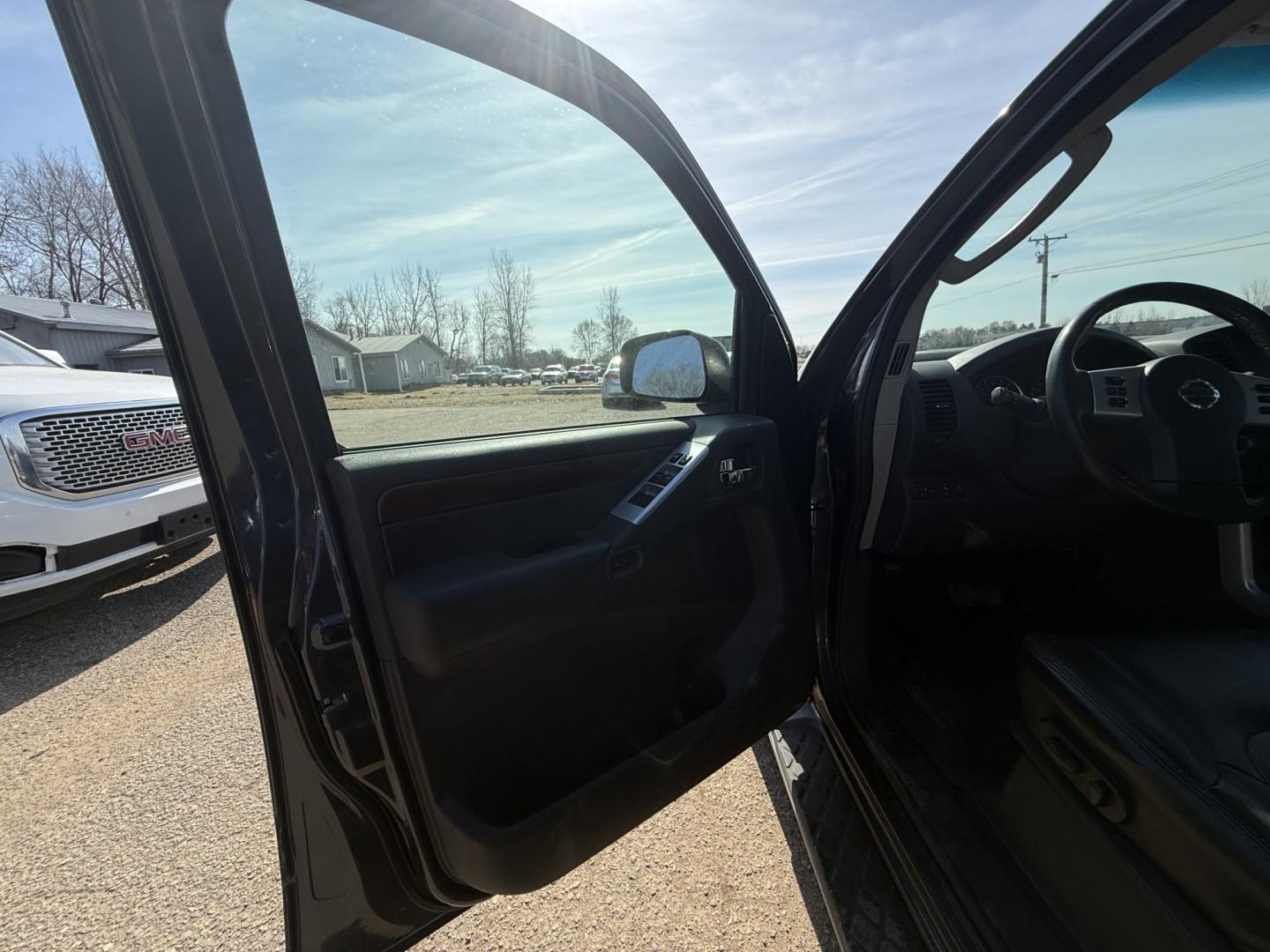 2012 Nissan Pathfinder LE 4WD (5N1AR1NB0CC) with an 4.0L V6 DOHC 24V engine, 5-Speed Automatic transmission, located at 17255 hwy 65 NE, Ham Lake, MN, 55304, 0.000000, 0.000000 - Photo#8