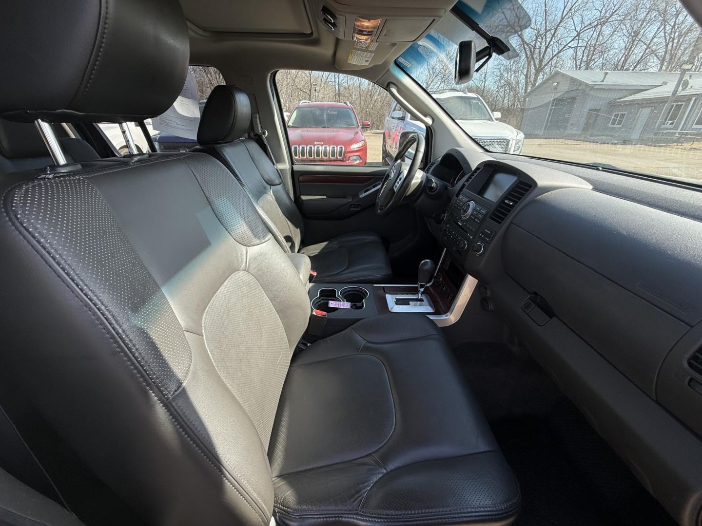 2012 Nissan Pathfinder LE 4WD (5N1AR1NB0CC) with an 4.0L V6 DOHC 24V engine, 5-Speed Automatic transmission, located at 17255 hwy 65 NE, Ham Lake, MN, 55304, 0.000000, 0.000000 - Photo#16