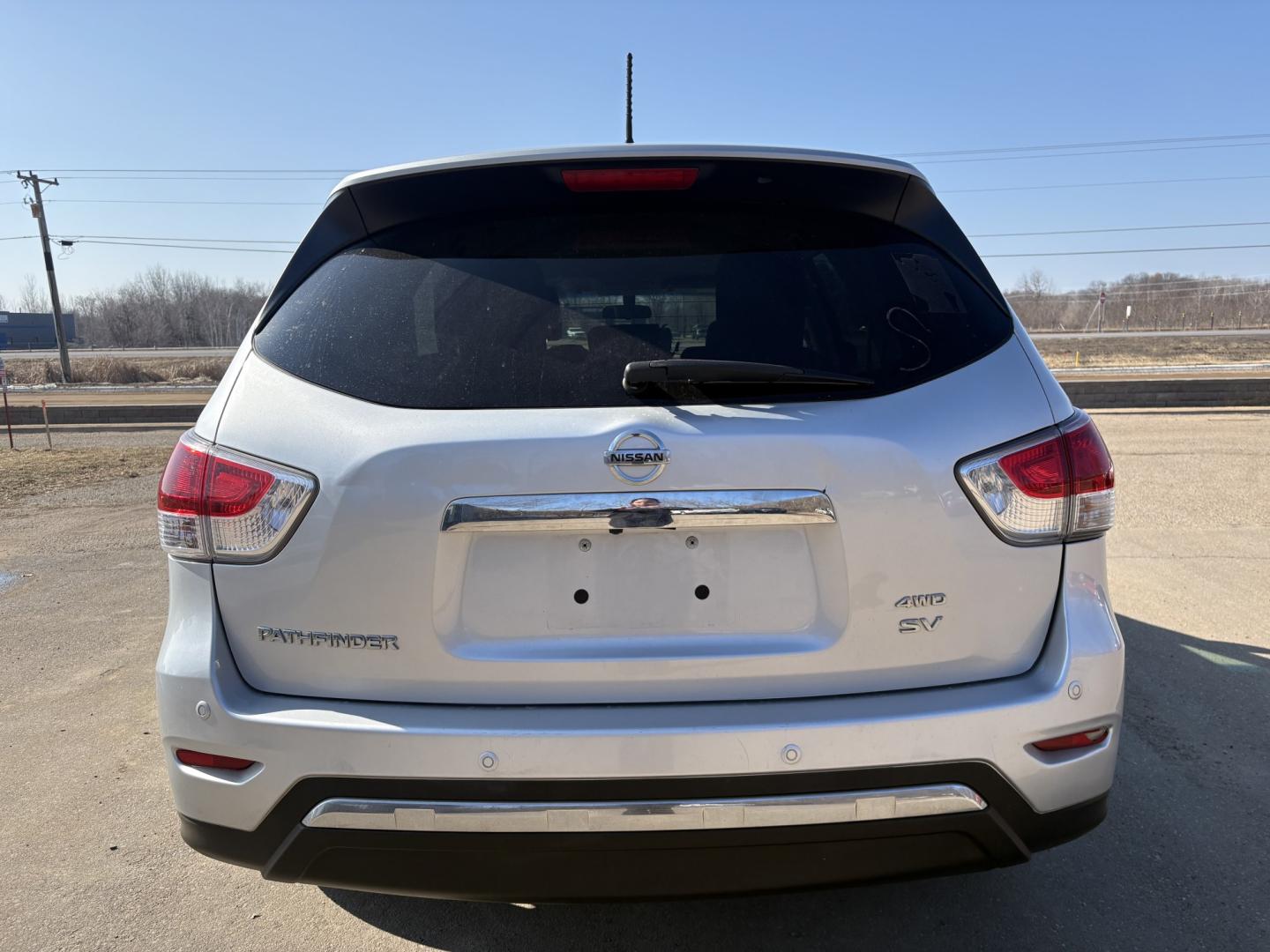 2013 Nissan Pathfinder LE 4WD (5N1AR2MM7DC) with an 3.5L V6 DOHC 24V engine, Continuously Variable Transmission transmission, located at 17255 hwy 65 NE, Ham Lake, MN, 55304, 0.000000, 0.000000 - Photo#3