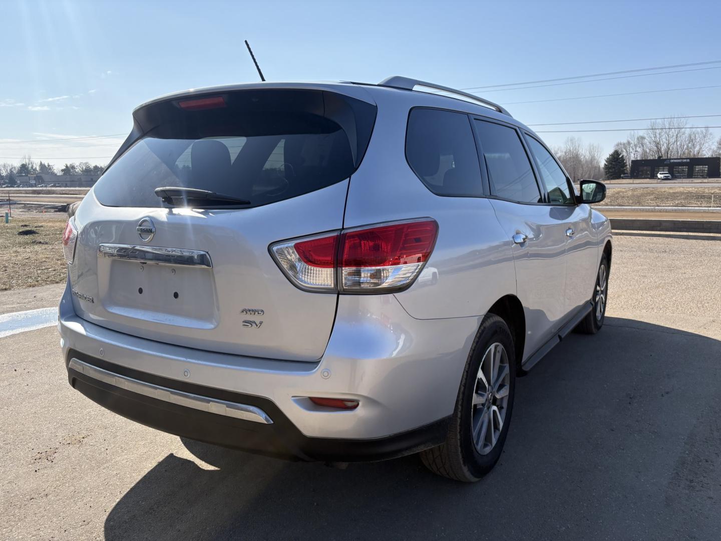 2013 Nissan Pathfinder LE 4WD (5N1AR2MM7DC) with an 3.5L V6 DOHC 24V engine, Continuously Variable Transmission transmission, located at 17255 hwy 65 NE, Ham Lake, MN, 55304, 0.000000, 0.000000 - Photo#4