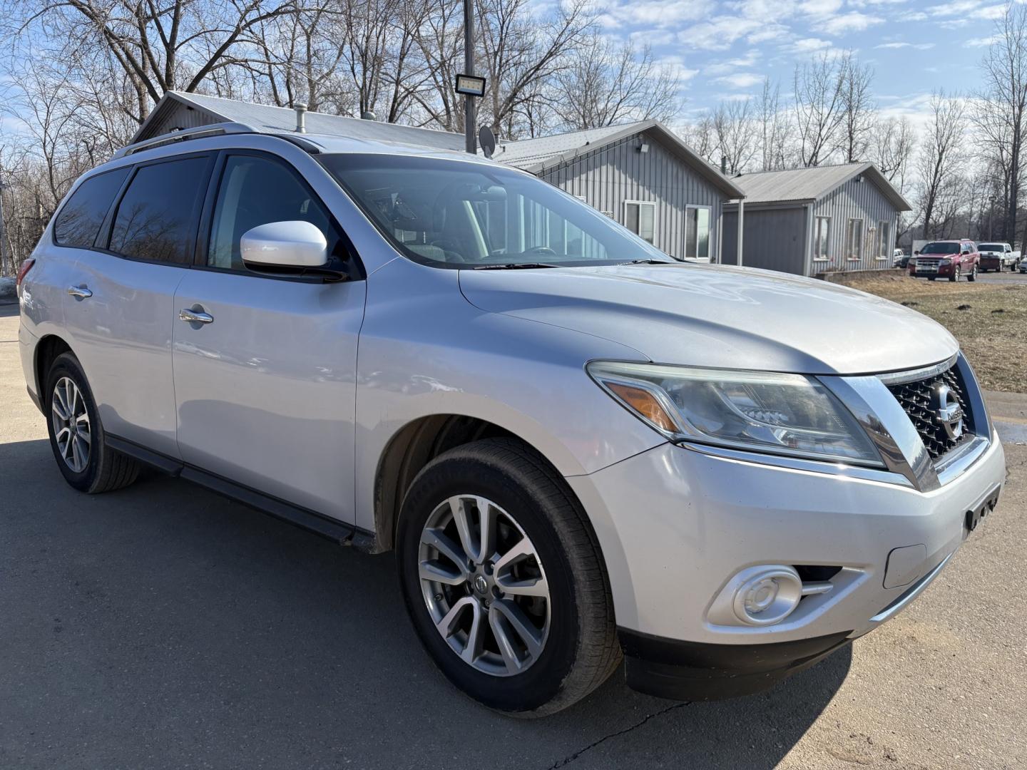 2013 Nissan Pathfinder LE 4WD (5N1AR2MM7DC) with an 3.5L V6 DOHC 24V engine, Continuously Variable Transmission transmission, located at 17255 hwy 65 NE, Ham Lake, MN, 55304, 0.000000, 0.000000 - Photo#6