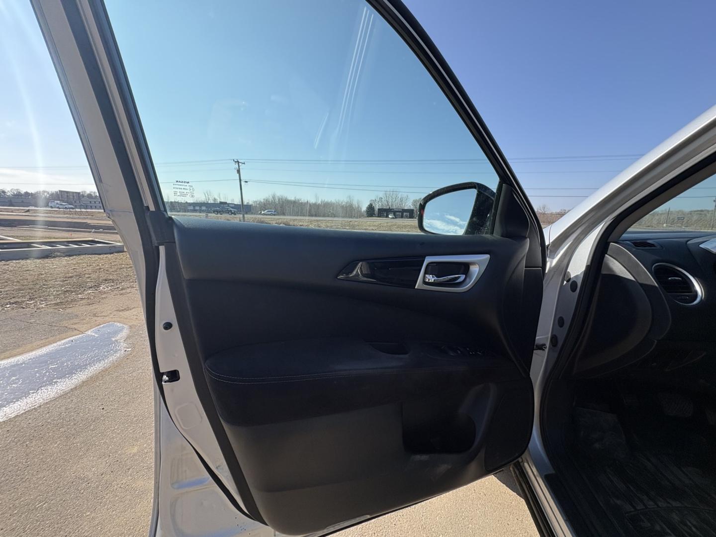 2013 Nissan Pathfinder LE 4WD (5N1AR2MM7DC) with an 3.5L V6 DOHC 24V engine, Continuously Variable Transmission transmission, located at 17255 hwy 65 NE, Ham Lake, MN, 55304, 0.000000, 0.000000 - Photo#8