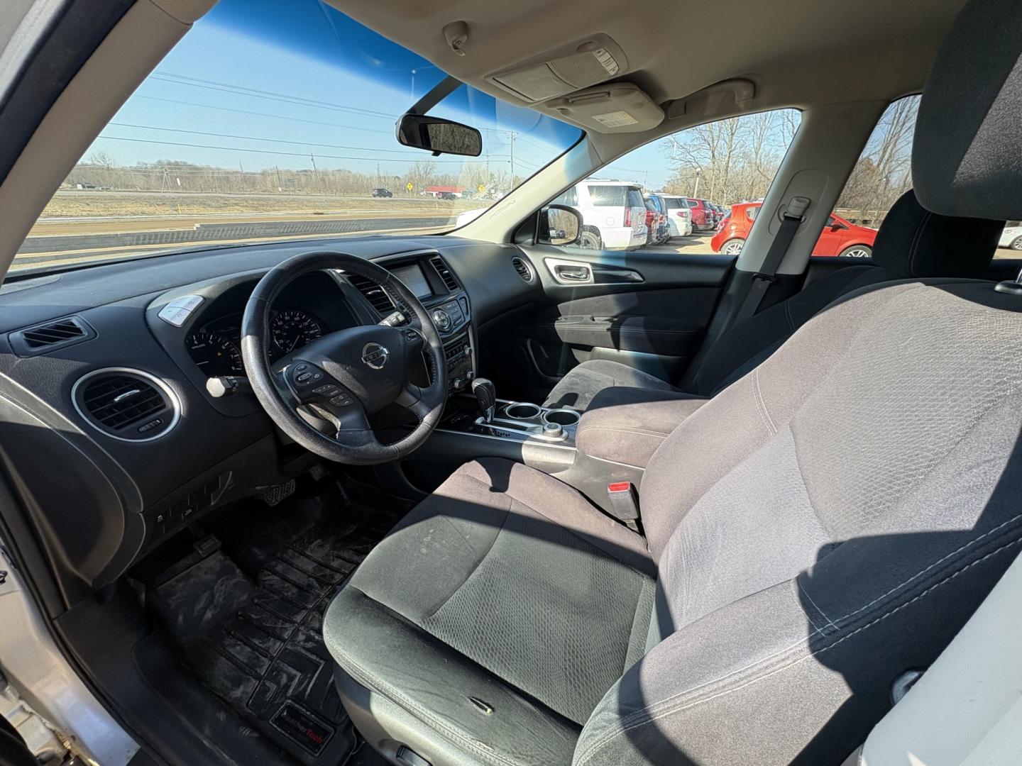 2013 Nissan Pathfinder LE 4WD (5N1AR2MM7DC) with an 3.5L V6 DOHC 24V engine, Continuously Variable Transmission transmission, located at 17255 hwy 65 NE, Ham Lake, MN, 55304, 0.000000, 0.000000 - Photo#9