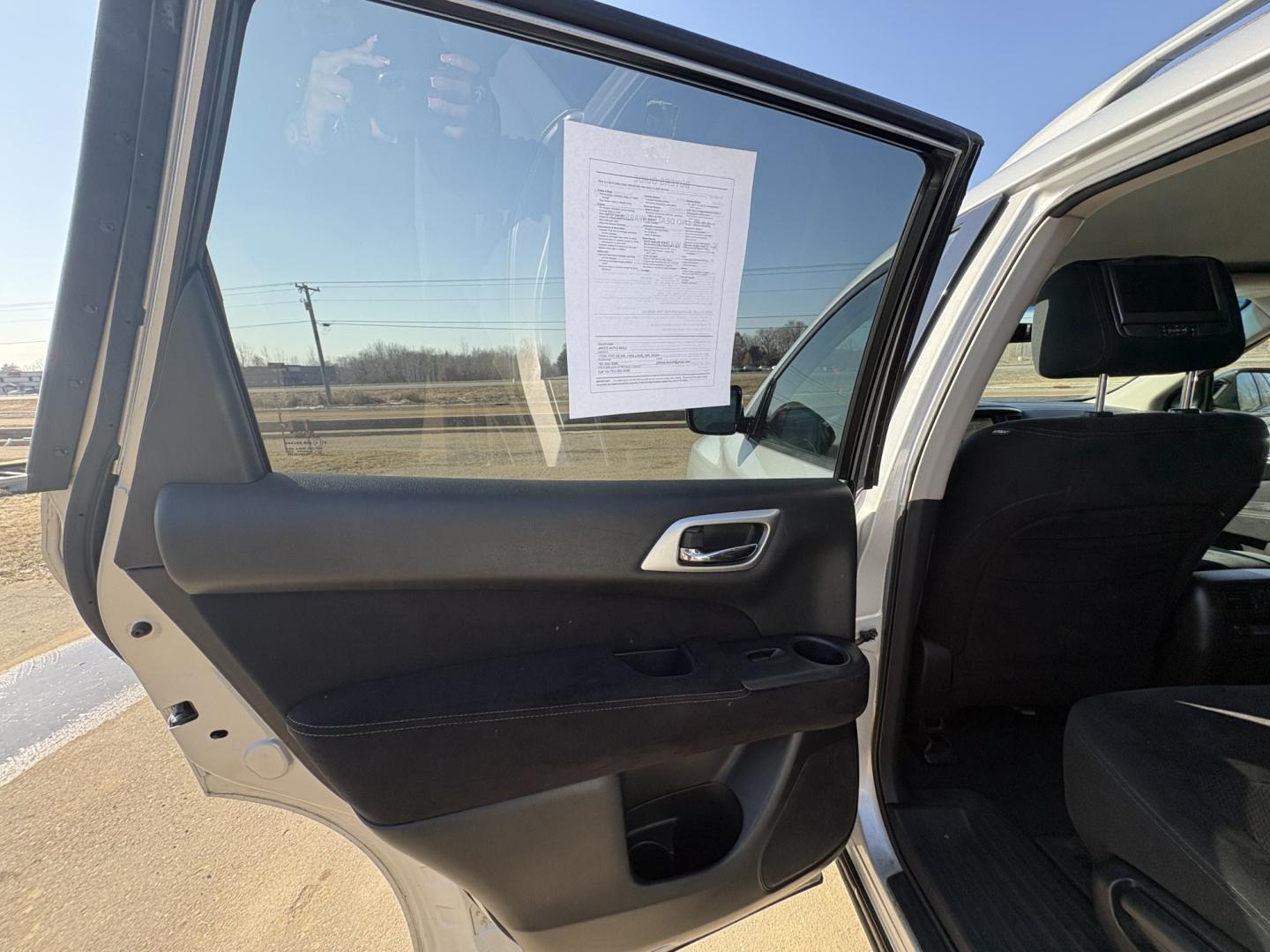 2013 Nissan Pathfinder LE 4WD (5N1AR2MM7DC) with an 3.5L V6 DOHC 24V engine, Continuously Variable Transmission transmission, located at 17255 hwy 65 NE, Ham Lake, MN, 55304, 0.000000, 0.000000 - Photo#10