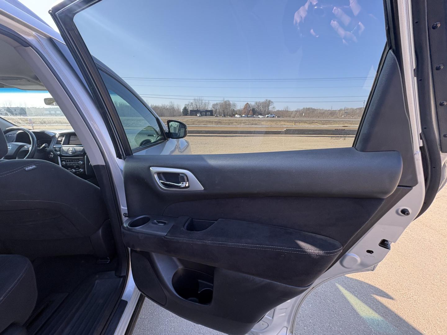 2013 Nissan Pathfinder LE 4WD (5N1AR2MM7DC) with an 3.5L V6 DOHC 24V engine, Continuously Variable Transmission transmission, located at 17255 hwy 65 NE, Ham Lake, MN, 55304, 0.000000, 0.000000 - Photo#13