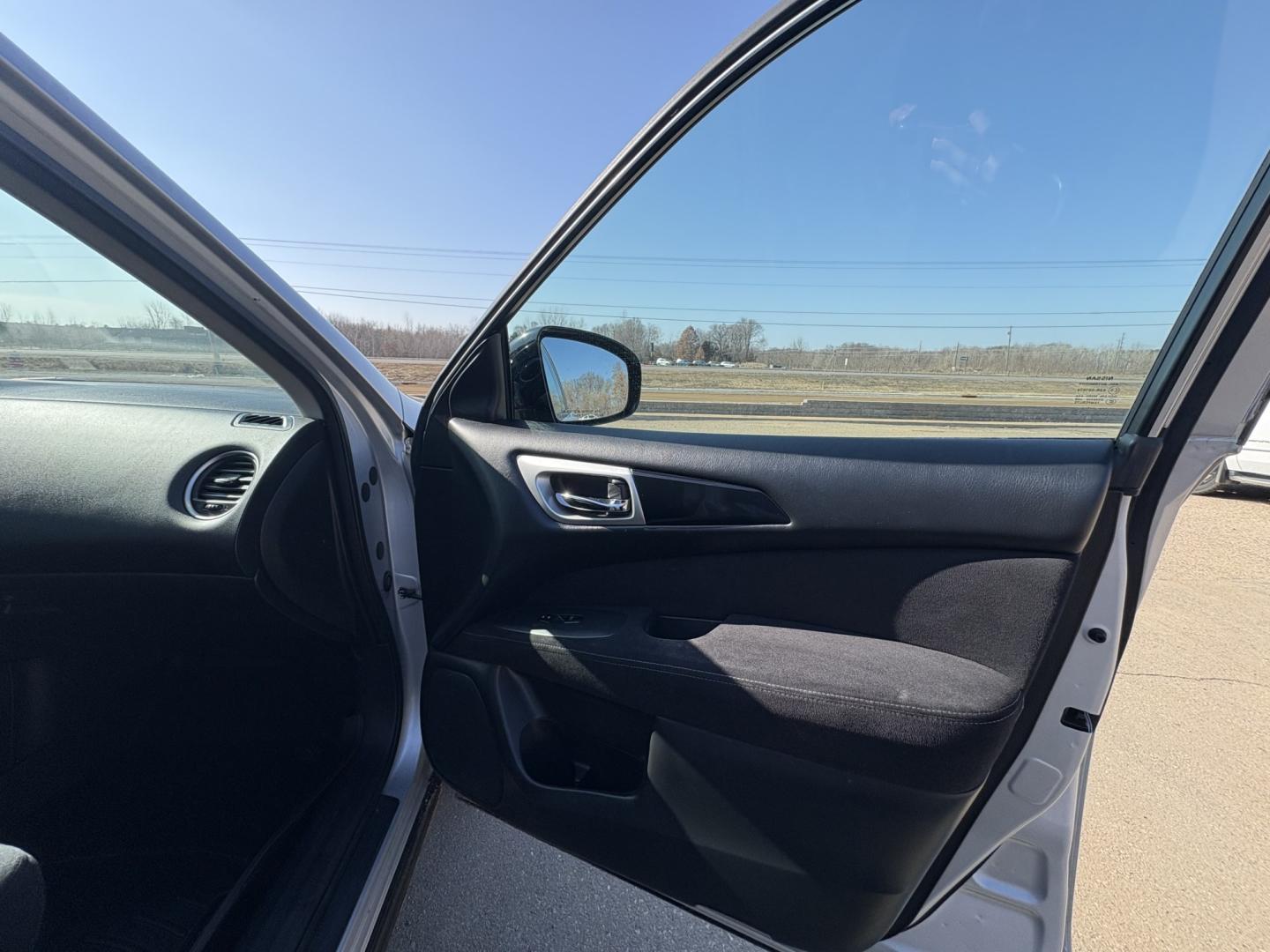 2013 Nissan Pathfinder LE 4WD (5N1AR2MM7DC) with an 3.5L V6 DOHC 24V engine, Continuously Variable Transmission transmission, located at 17255 hwy 65 NE, Ham Lake, MN, 55304, 0.000000, 0.000000 - Photo#15