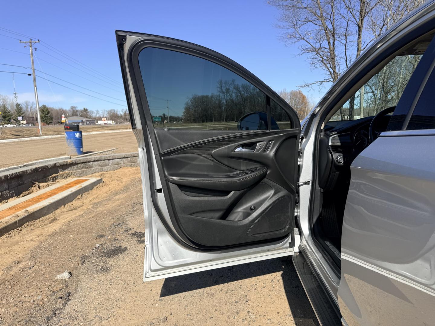 2017 Buick Envision Essense AWD (LRBFXDSA1HD) with an 2.5L L4 DOHC 24V engine, 6A transmission, located at 17255 hwy 65 NE, Ham Lake, MN, 55304, 0.000000, 0.000000 - Photo#8