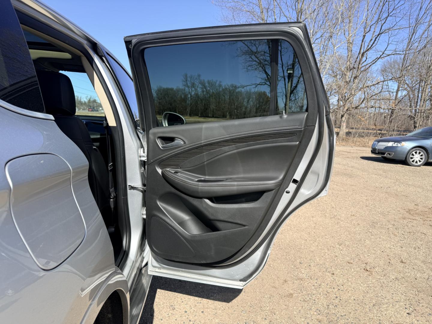 2017 Buick Envision Essense AWD (LRBFXDSA1HD) with an 2.5L L4 DOHC 24V engine, 6A transmission, located at 17255 hwy 65 NE, Ham Lake, MN, 55304, 0.000000, 0.000000 - Photo#12