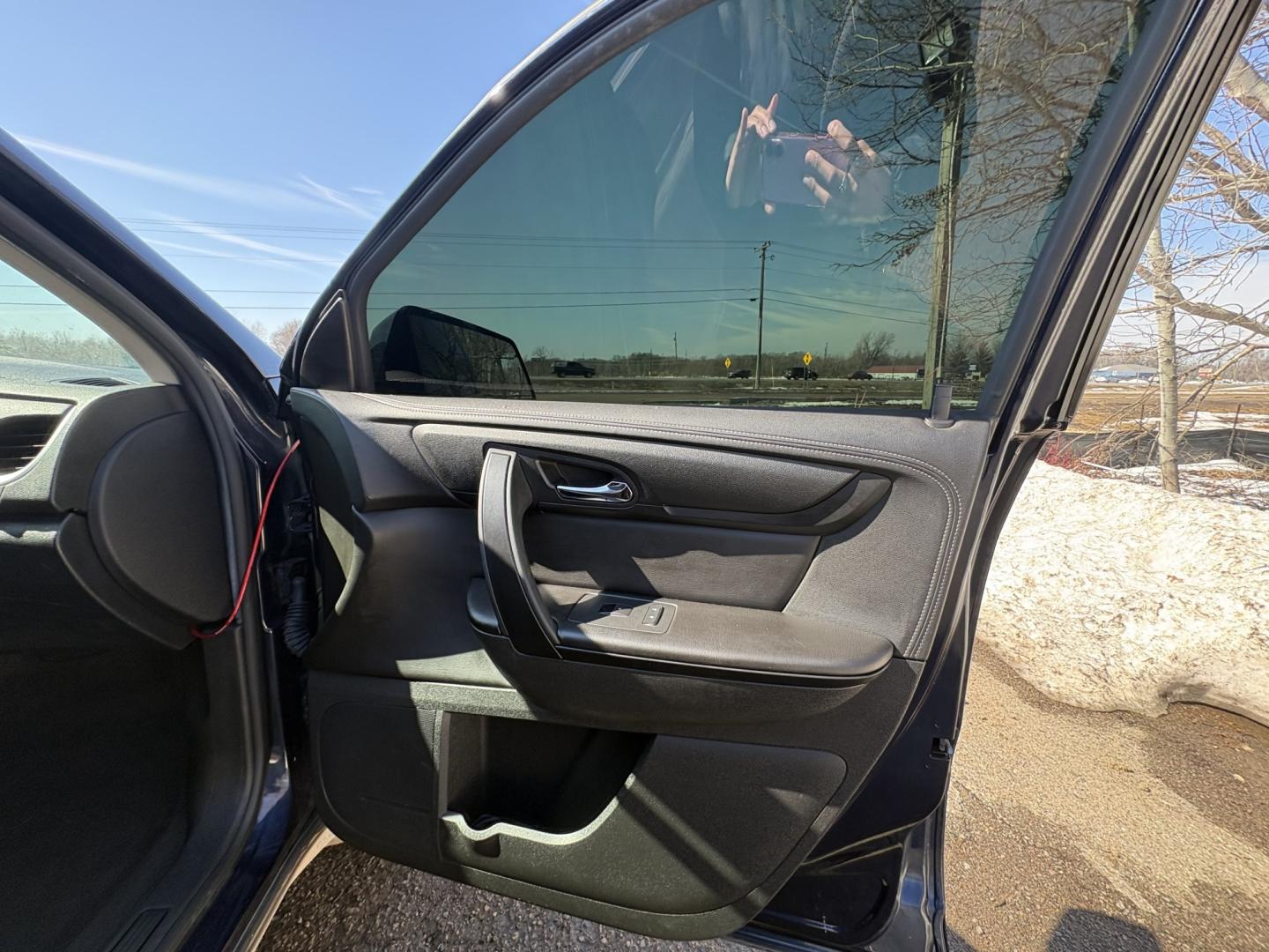 2017 Chevrolet Traverse 1LT AWD (1GNKVGKD5HJ) with an 3.6L V6 DOHC 24V engine, 6A transmission, located at 17255 hwy 65 NE, Ham Lake, MN, 55304, 0.000000, 0.000000 - Photo#15