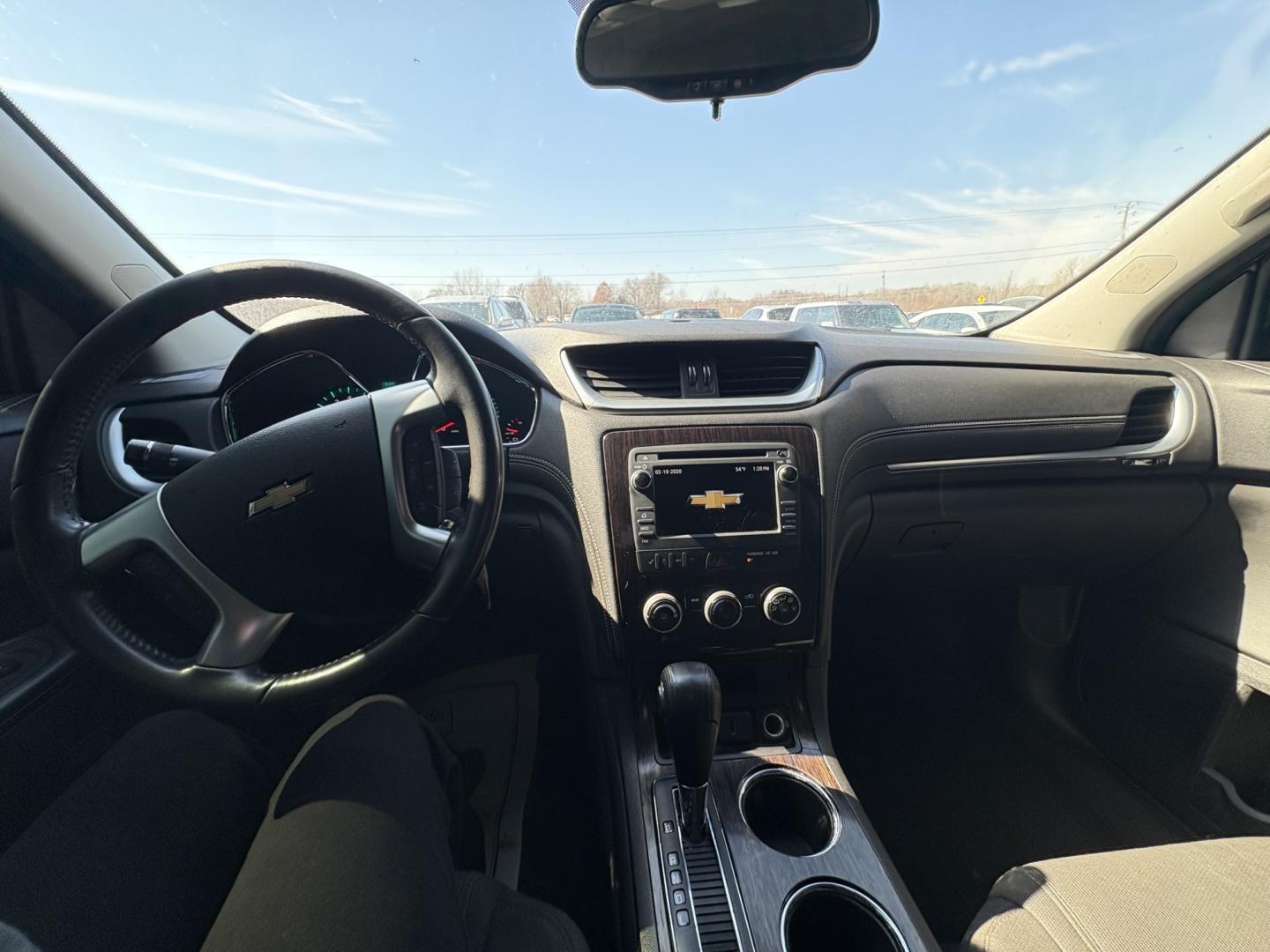 2017 Chevrolet Traverse 1LT AWD (1GNKVGKD5HJ) with an 3.6L V6 DOHC 24V engine, 6A transmission, located at 17255 hwy 65 NE, Ham Lake, MN, 55304, 0.000000, 0.000000 - Photo#17