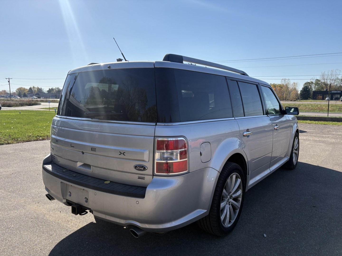 2016 silver /black Ford Flex SEL AWD (2FMHK6C80GB) with an 3.5L V6 DOHC 24V engine, 6A transmission, located at 17255 hwy 65 NE, Ham Lake, MN, 55304, 0.000000, 0.000000- Photo#4