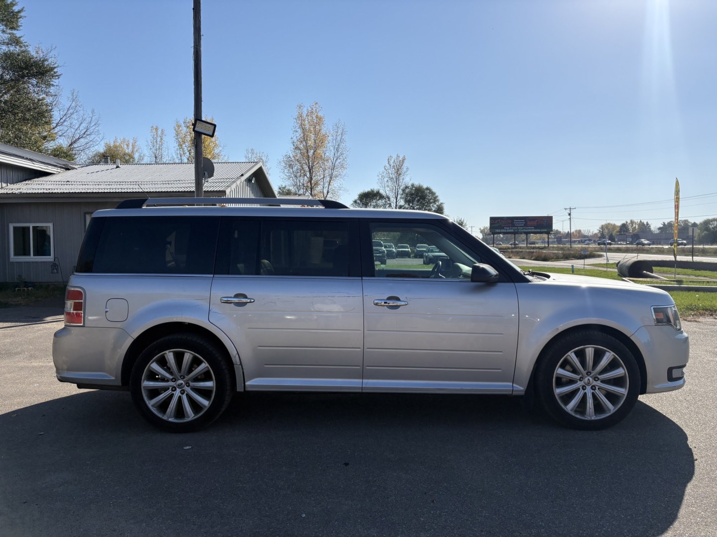 2016 silver /black Ford Flex SEL AWD (2FMHK6C80GB) with an 3.5L V6 DOHC 24V engine, 6A transmission, located at 17255 hwy 65 NE, Ham Lake, MN, 55304, 0.000000, 0.000000- Photo#5