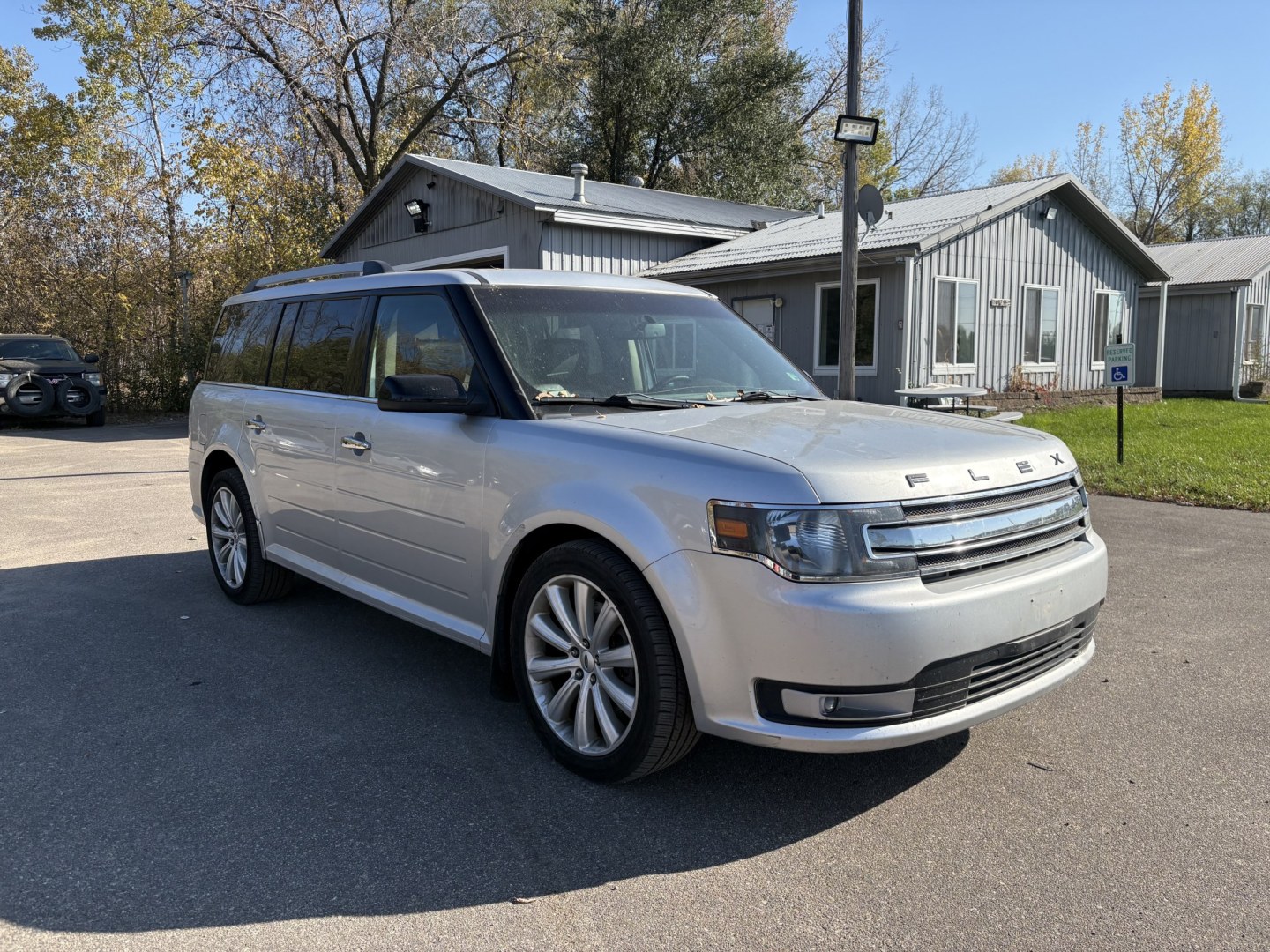 2016 silver /black Ford Flex SEL AWD (2FMHK6C80GB) with an 3.5L V6 DOHC 24V engine, 6A transmission, located at 17255 hwy 65 NE, Ham Lake, MN, 55304, 0.000000, 0.000000- Photo#6