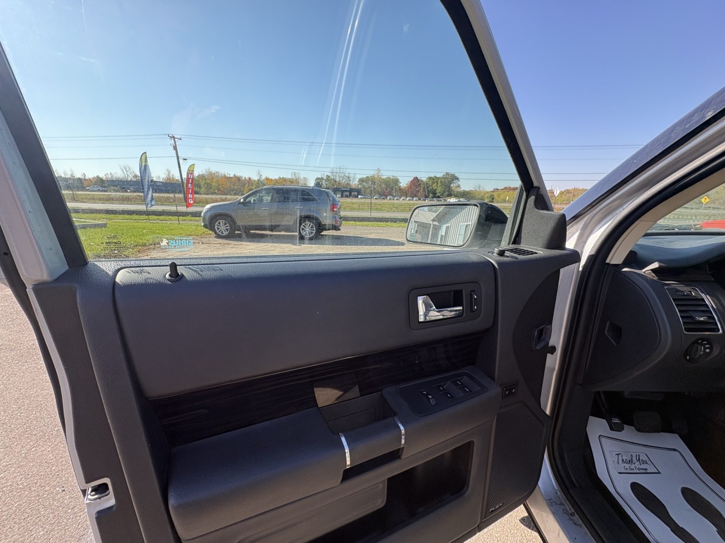 2016 silver /black Ford Flex SEL AWD (2FMHK6C80GB) with an 3.5L V6 DOHC 24V engine, 6A transmission, located at 17255 hwy 65 NE, Ham Lake, MN, 55304, 0.000000, 0.000000- Photo#8
