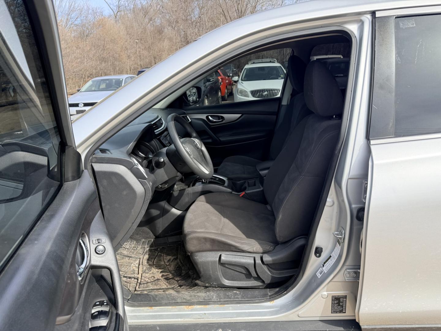 2016 Nissan Rogue S 2WD (KNMAT2MTXGP) with an 2.5L L4 DOHC 16V engine, CVT transmission, located at 17255 hwy 65 NE, Ham Lake, MN, 55304, 0.000000, 0.000000 - Photo#9