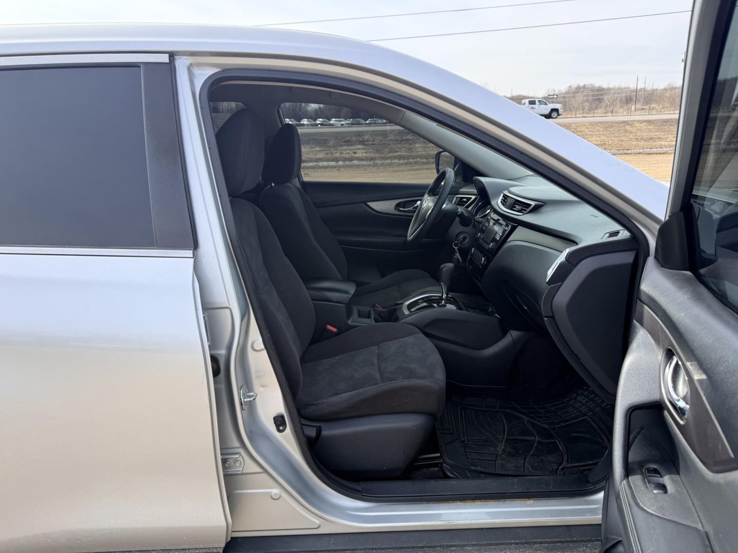 2016 Nissan Rogue S 2WD (KNMAT2MTXGP) with an 2.5L L4 DOHC 16V engine, CVT transmission, located at 17255 hwy 65 NE, Ham Lake, MN, 55304, 0.000000, 0.000000 - Photo#15