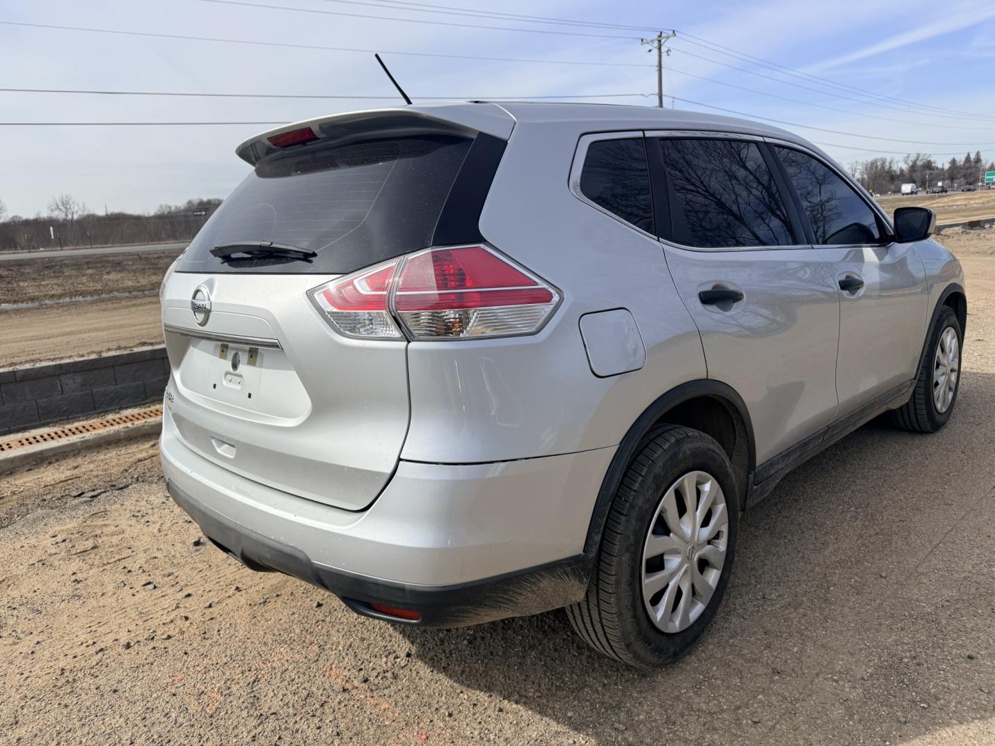 2016 Nissan Rogue S 2WD (KNMAT2MTXGP) with an 2.5L L4 DOHC 16V engine, CVT transmission, located at 17255 hwy 65 NE, Ham Lake, MN, 55304, 0.000000, 0.000000 - Photo#4